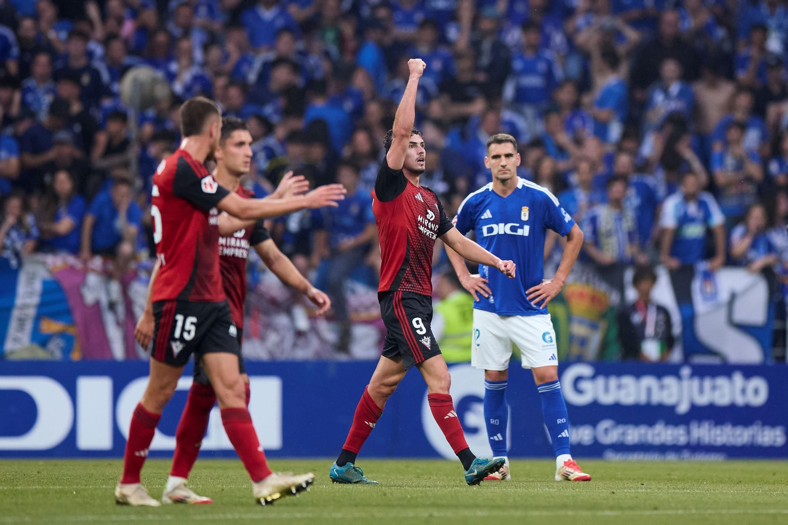 Las fotos del ascenso del Oviedo ante el Mirandés