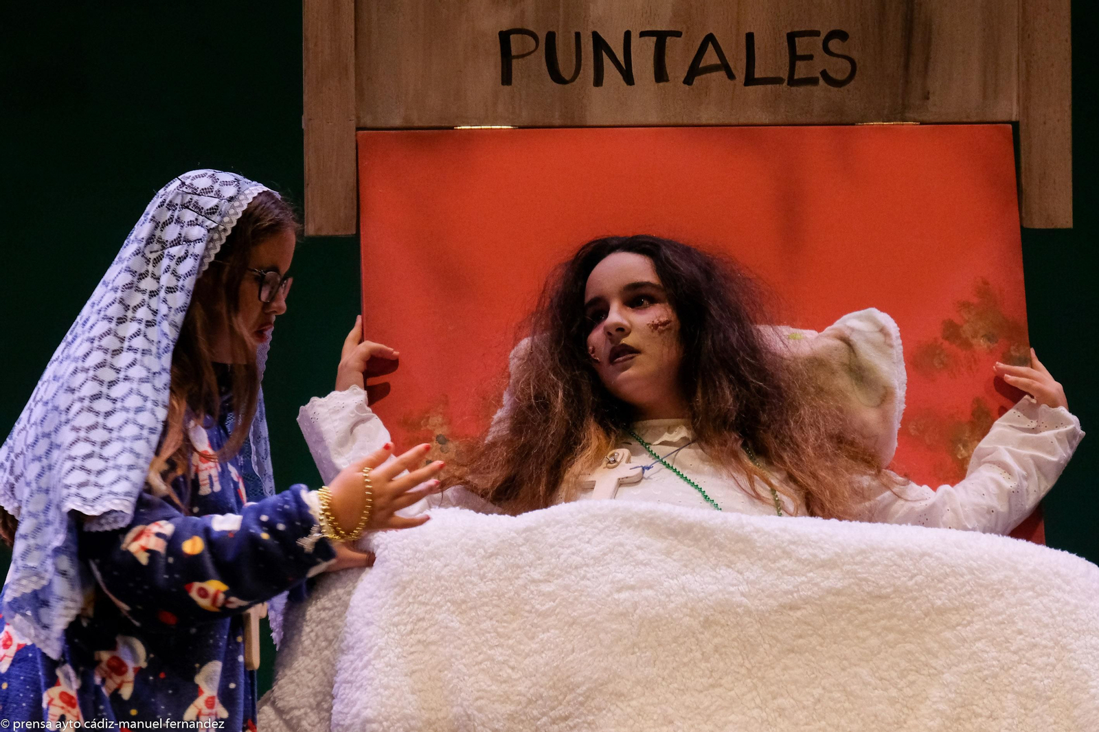 Cuarteto Un cura, una madre, la niña del exorcista y dos que quieren ser catequista.