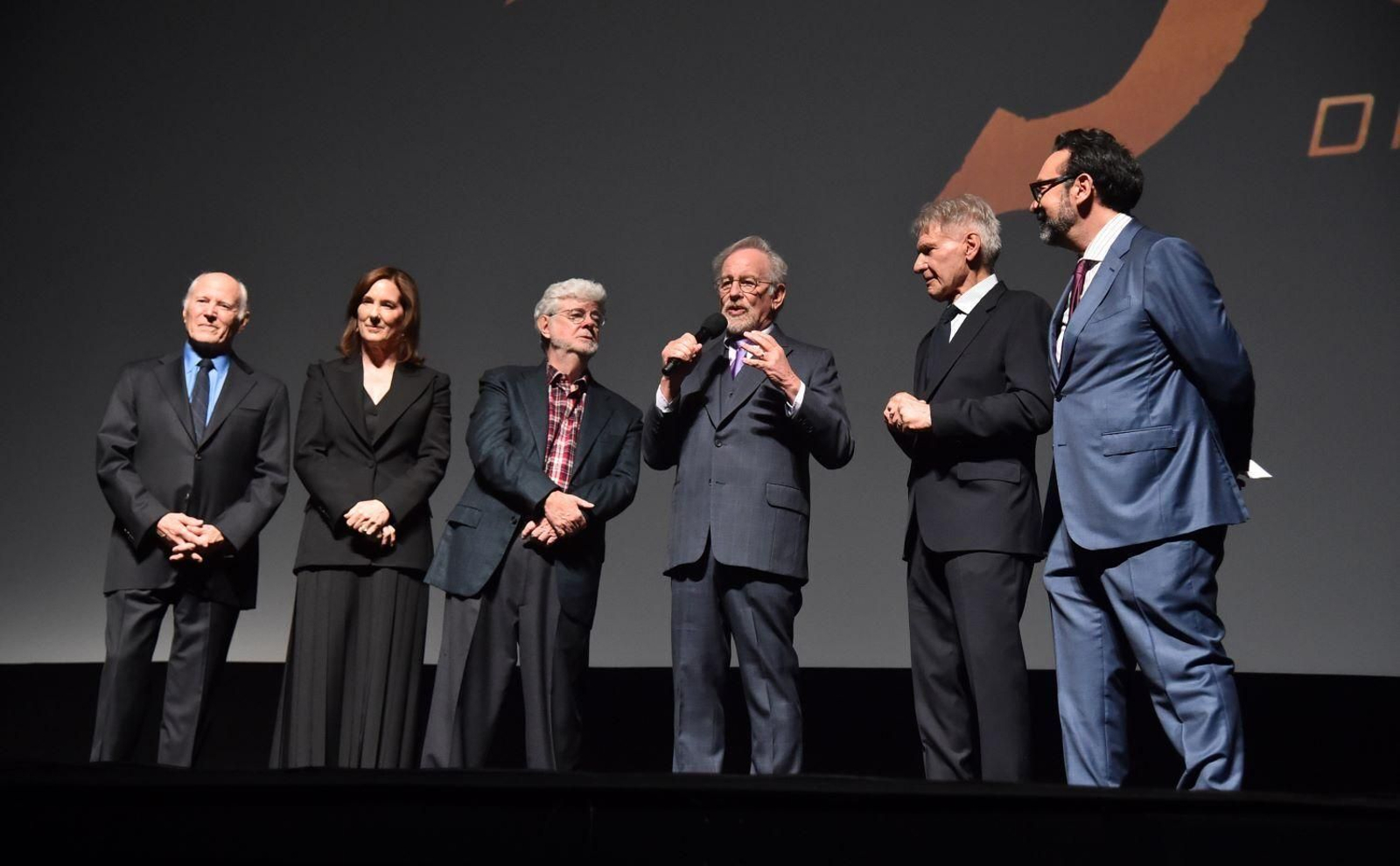 Indiana Jones y El Dial del Destino | Frank Marshall, Kathleen Kennedy, George Lucas, Steven Spielberg, Harrison Ford y James Mangold, en el estreno en Los Ángeles.