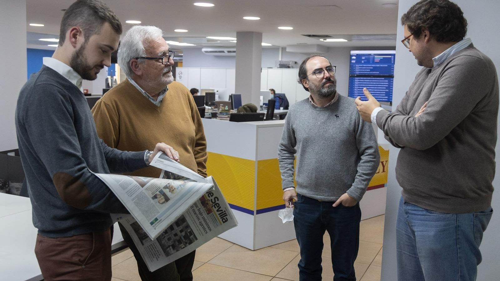 Pablo Lastrucci, Carlos Colón, Juan Parejo y Álvaro Ochoa en la redacción de Diario de Sevilla