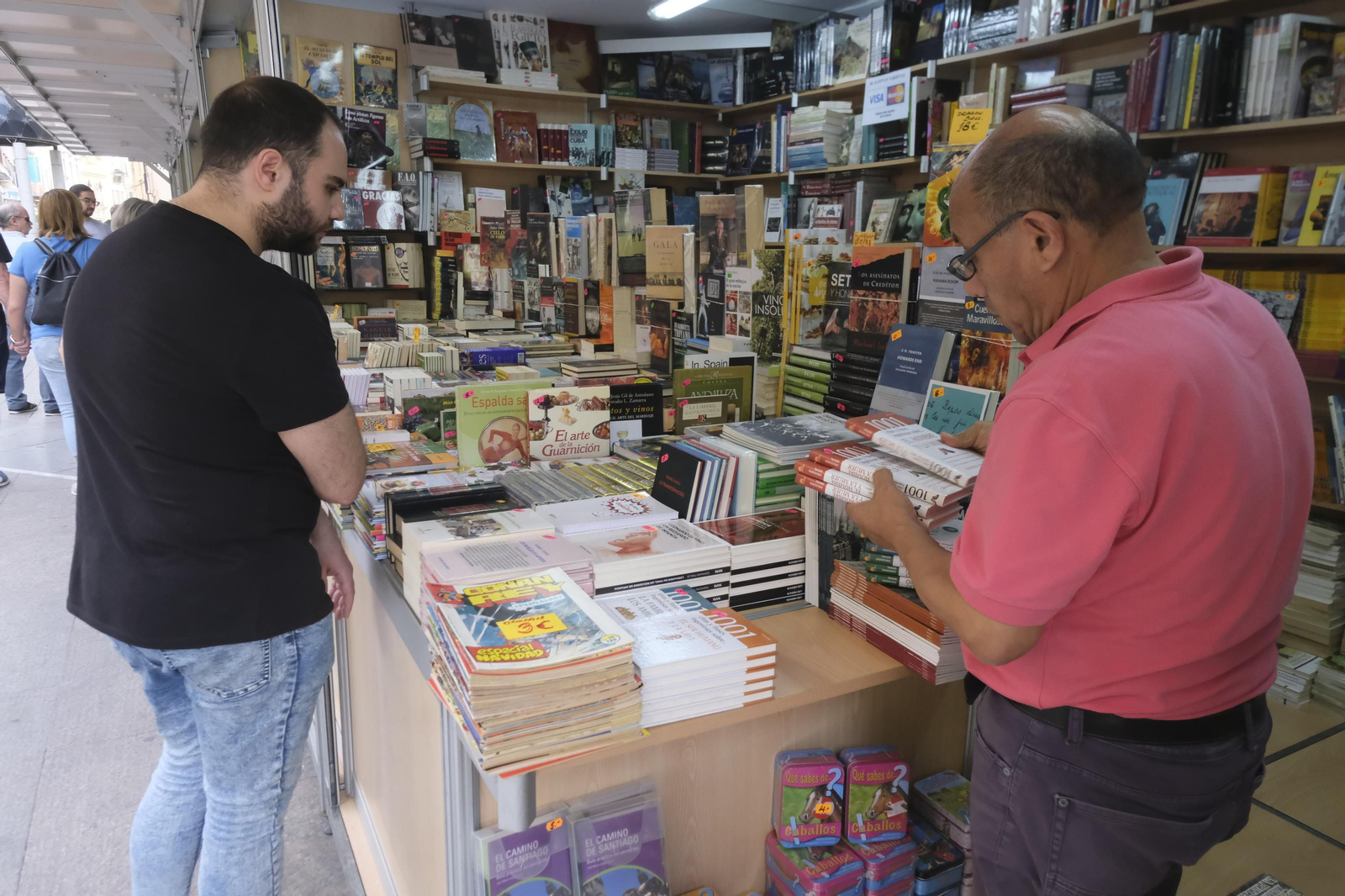 La Feria del Libro Antiguo y de Ocasión de Córdoba, en imágenes