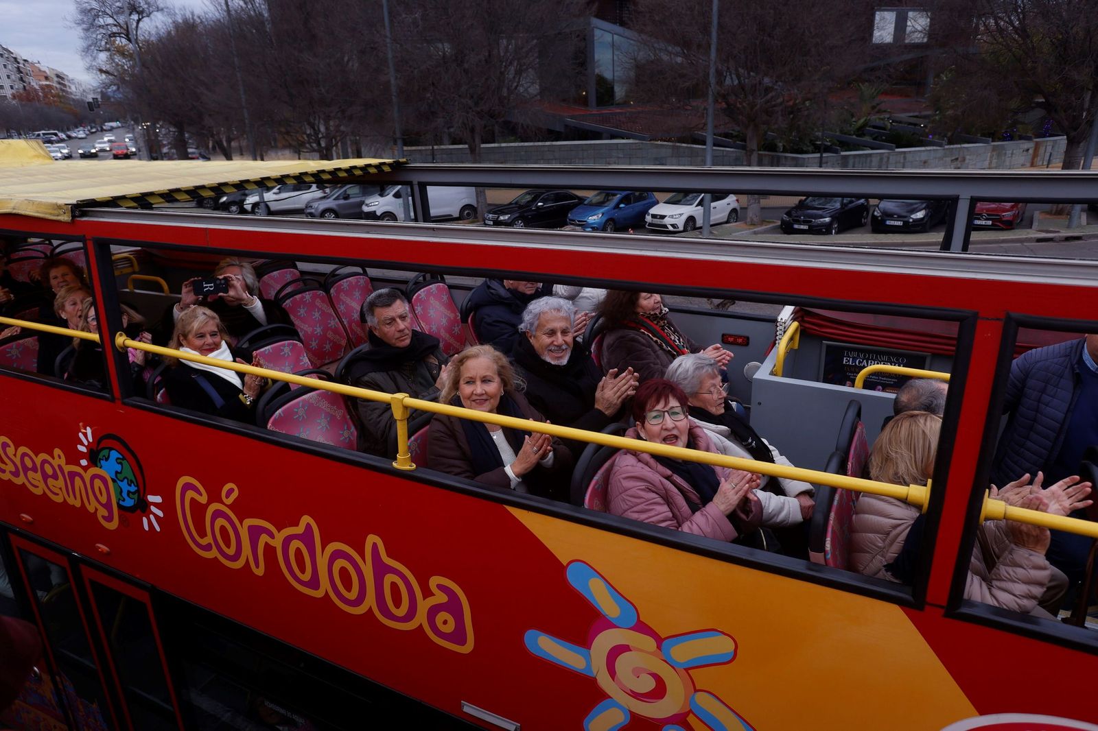 Los mayores de Córdoba cantan a la Navidad en un 'Coro de Coros'