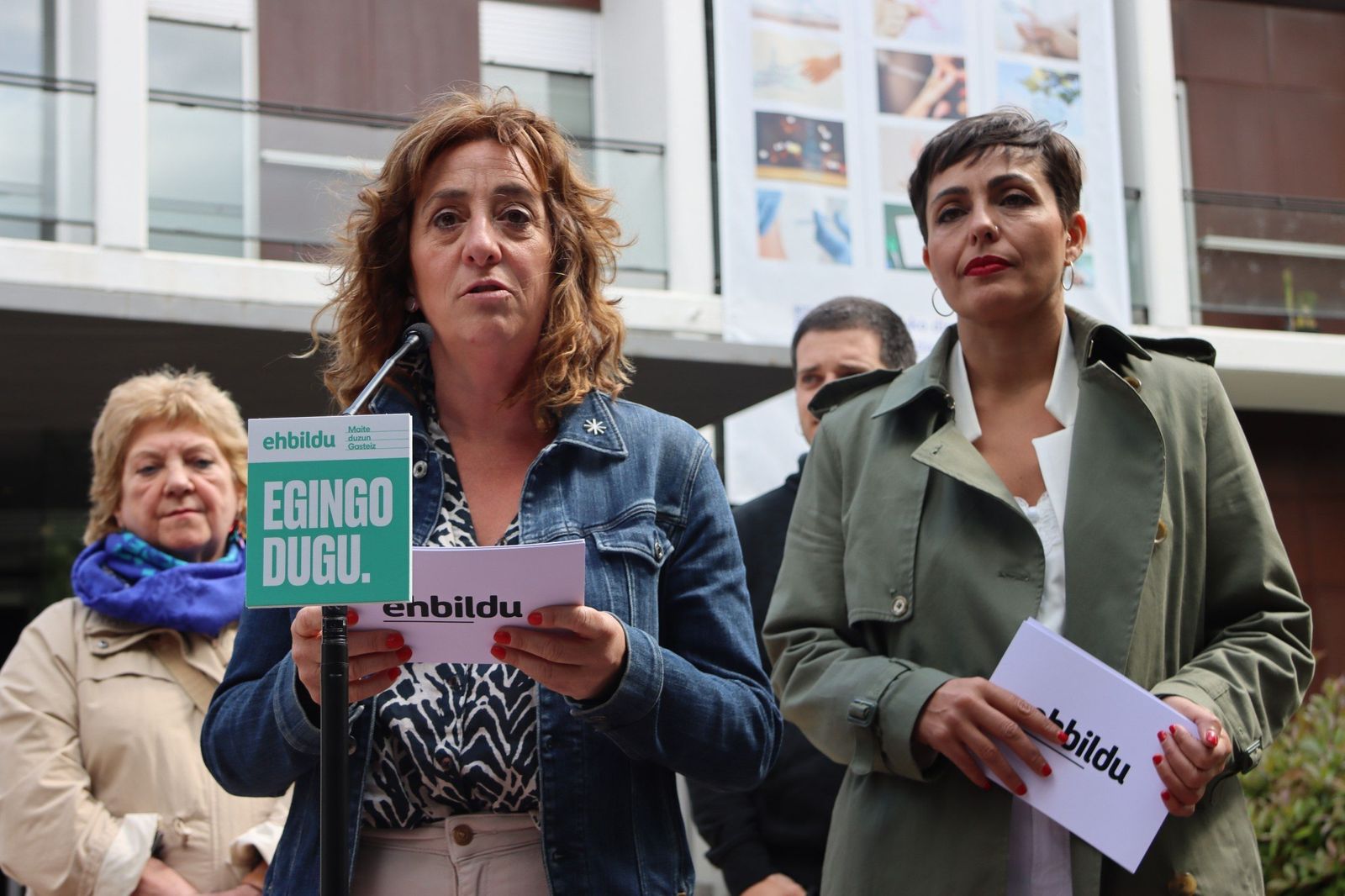 En la imagen, las candidatas de EH Bildu al ayuntamiento de Vitoria y a la Diputación de Álava