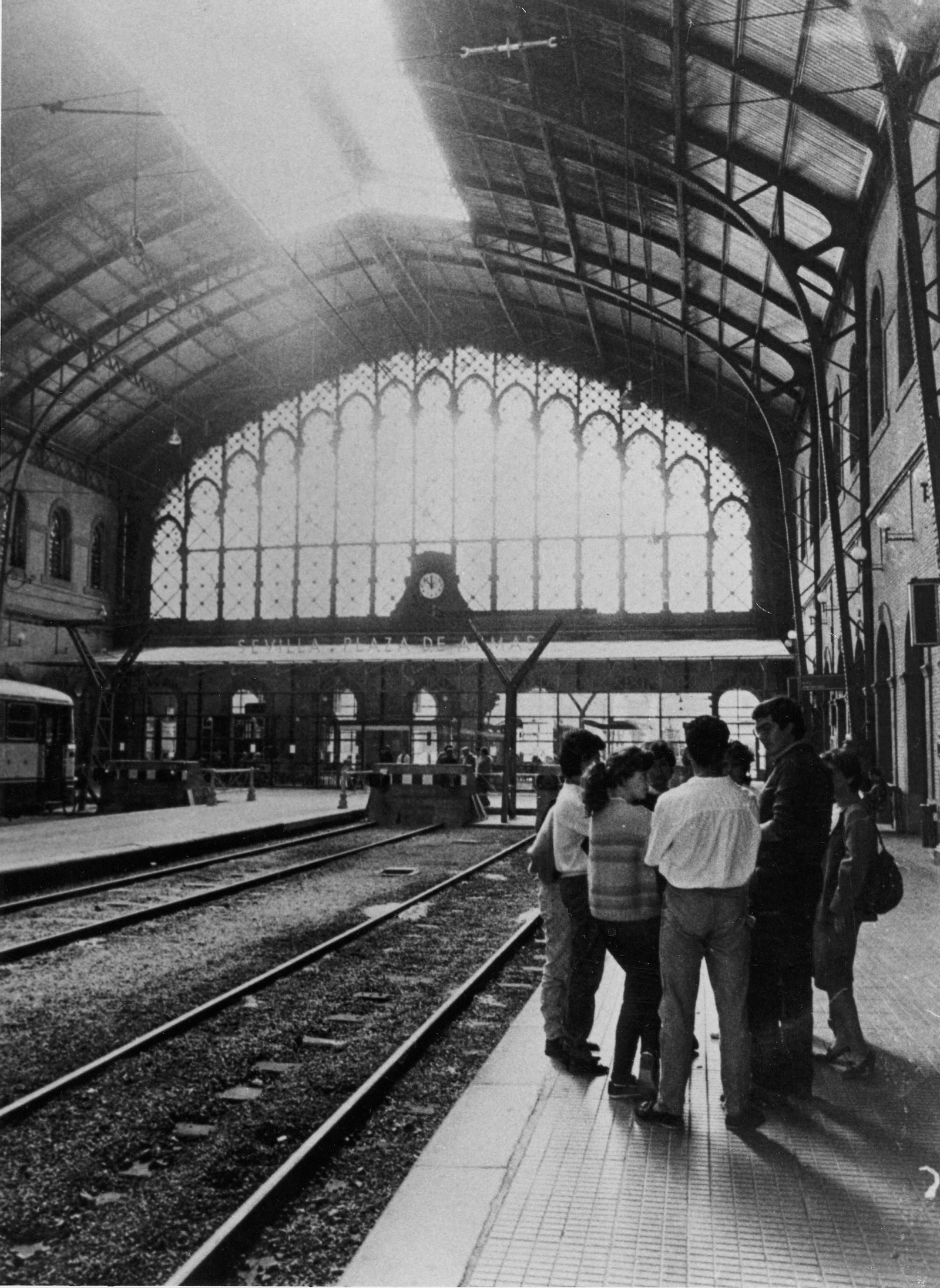 El edificio cuando conservaba su función de estación ferroviaria.
