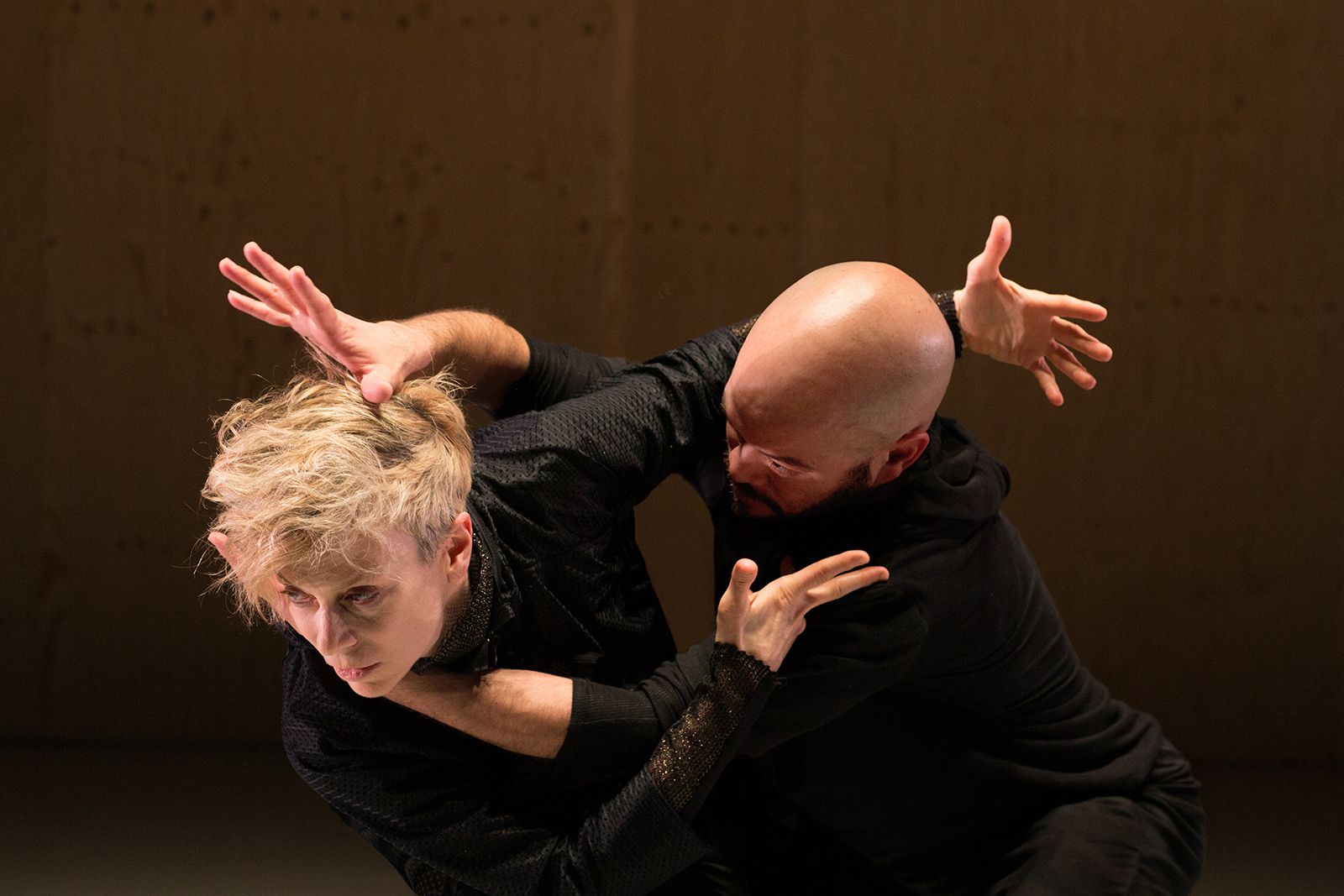 Louise Lecavalier y Robert Abubo, en 'Mille batailles'.