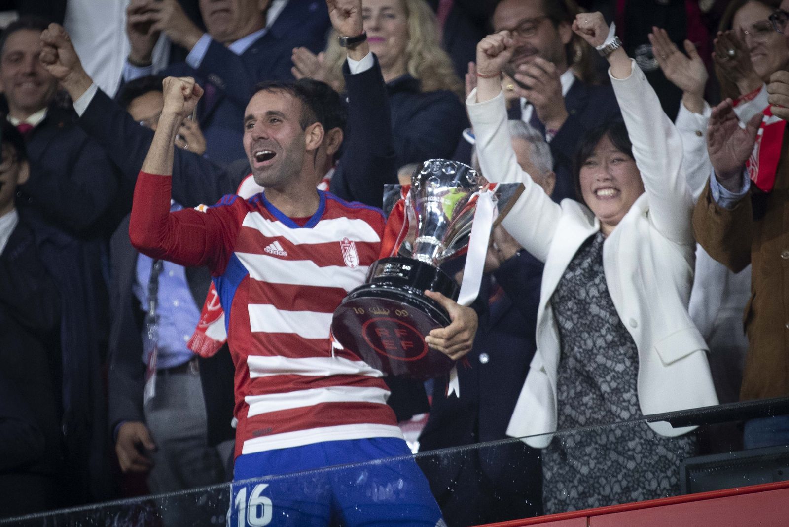 Alegría en el Granada CF tras proclamarse campeones de Segunda