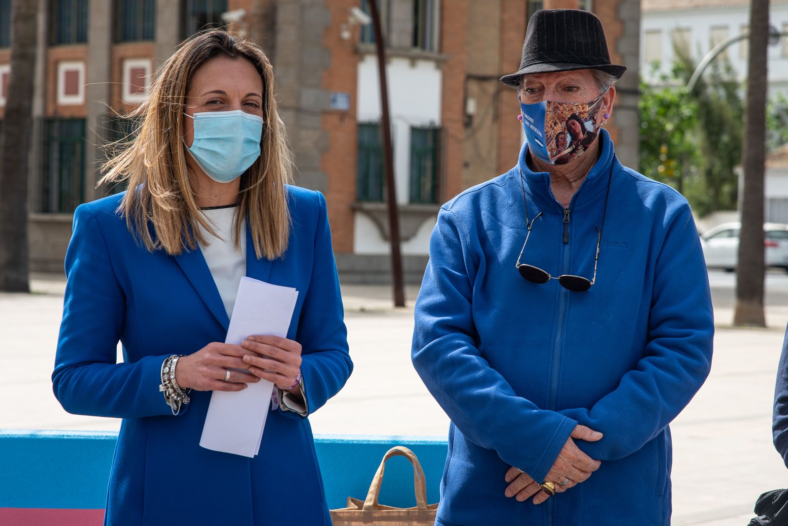 Imágenes de la inauguración del banco trans en Huelva