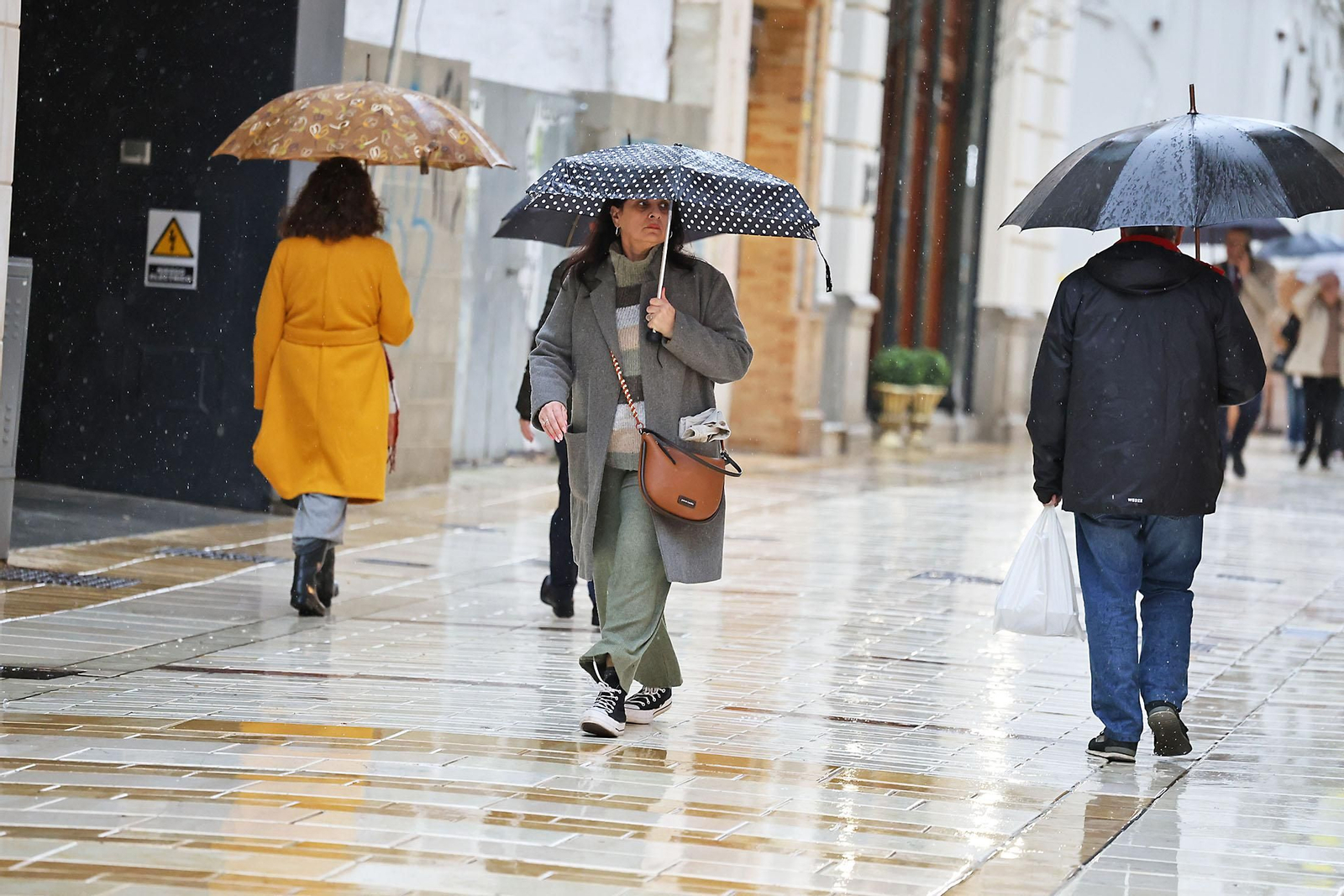 Las imágenes de la lluviosa mañana del jueves 13 de marzo en Huelva