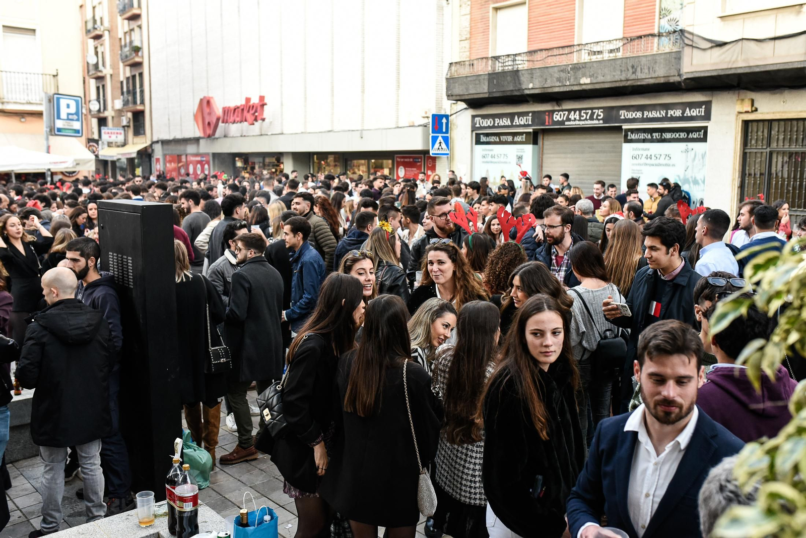 Imágenes de las celebraciones en el centro de Huelva la tarde del 24