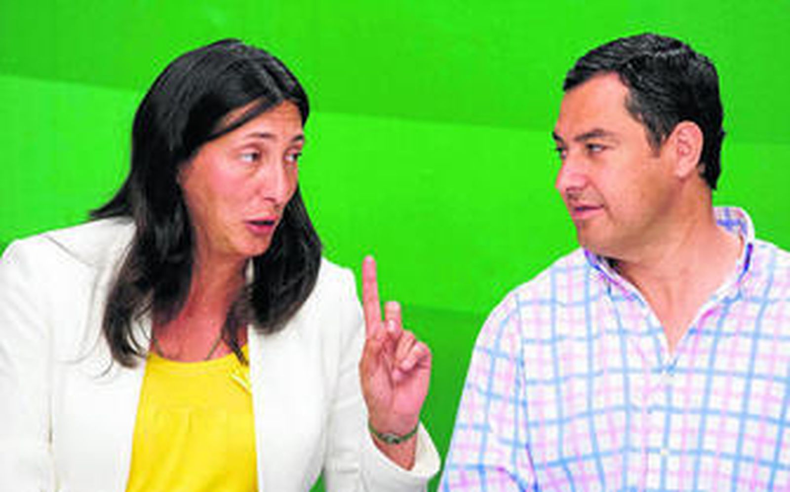 La secretaria general del PP-A, Dolores López, junto al líder de los populares, Juan Manuel Moreno, ayer en la sede del PP.