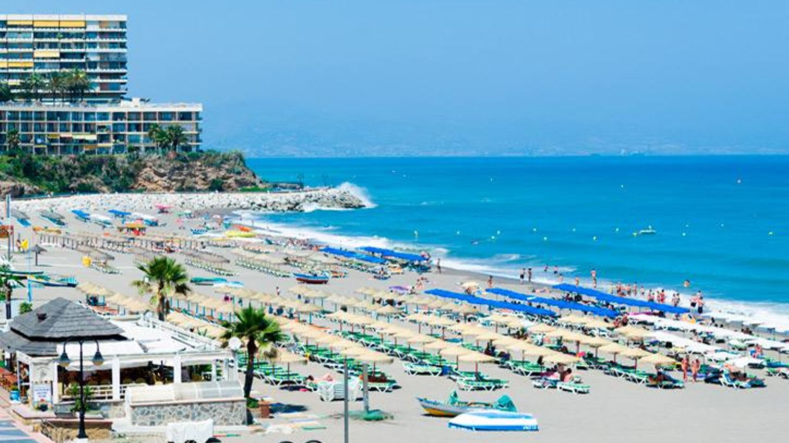 La playa de La Carihuela. La playa de La Carihuela.