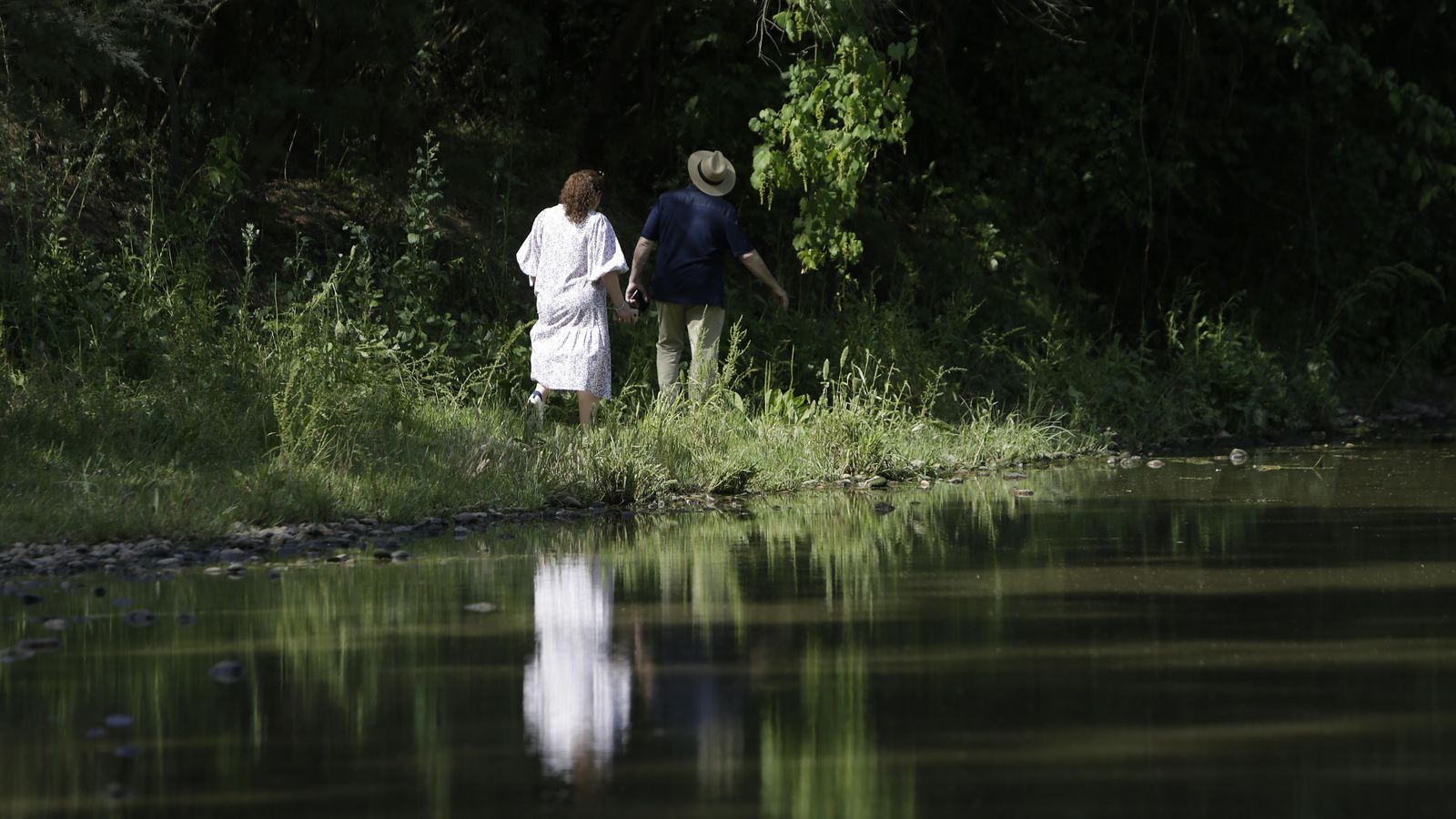 Imágenes de un viernes de Rocío sin romería
