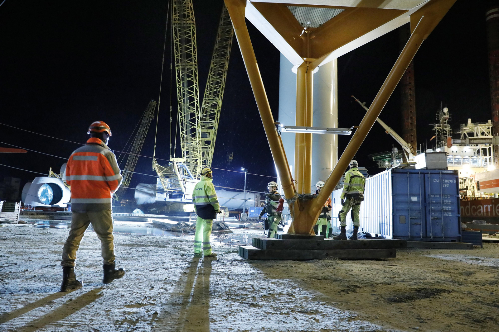 Puerto Real, presente en la estación eólico marina Wikinger