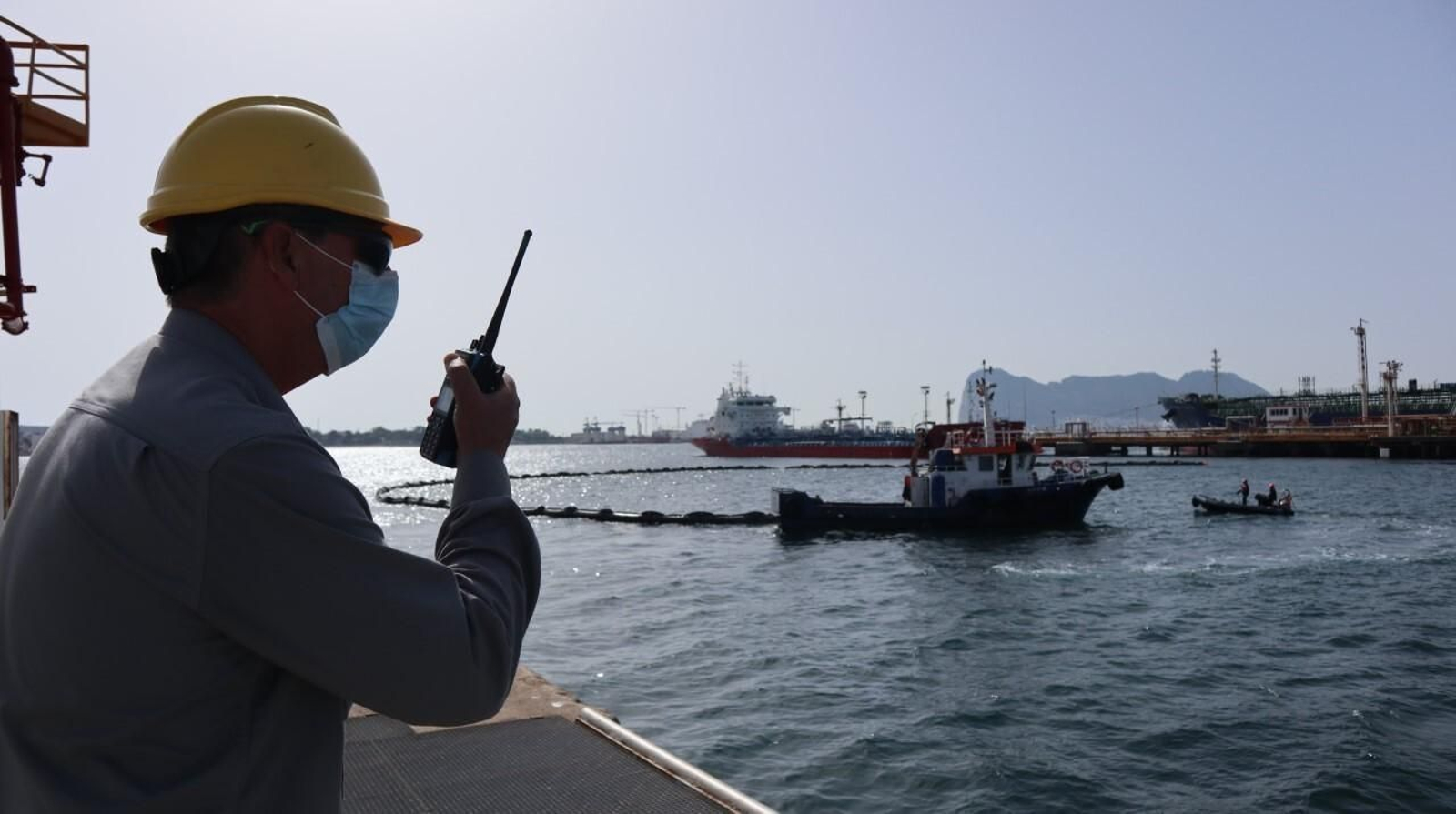 Un momento del simulacro llevado a cabo en la refinería sanroqueña