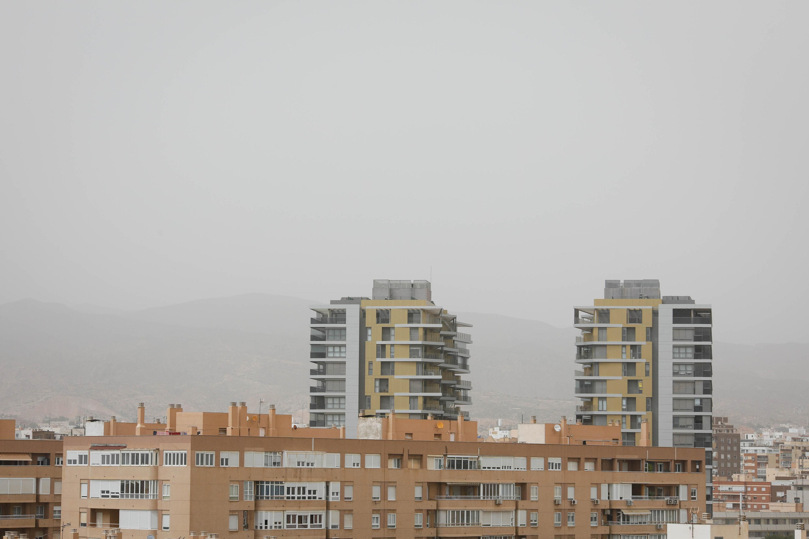 La calima de Almería en imágenes