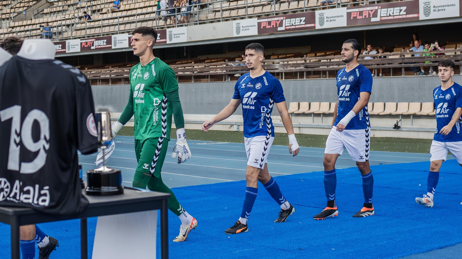 Imágenes del triunfo del Xerez DFC en el 34 Trofeo de la Vendimia