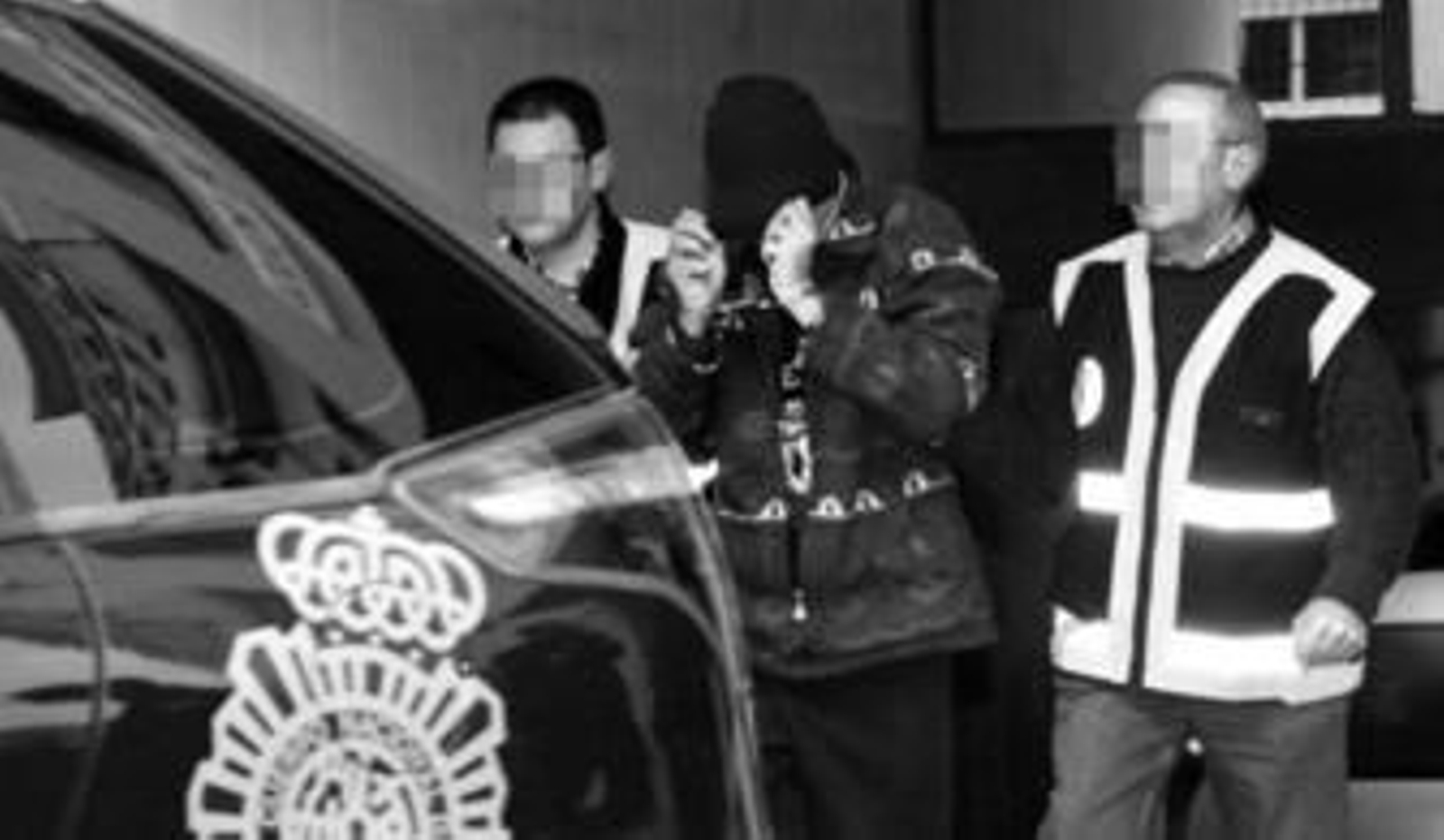 Santiago del Valle sale, ayer, de la comisaría de Cuenca para ser trasladado a Huelva.