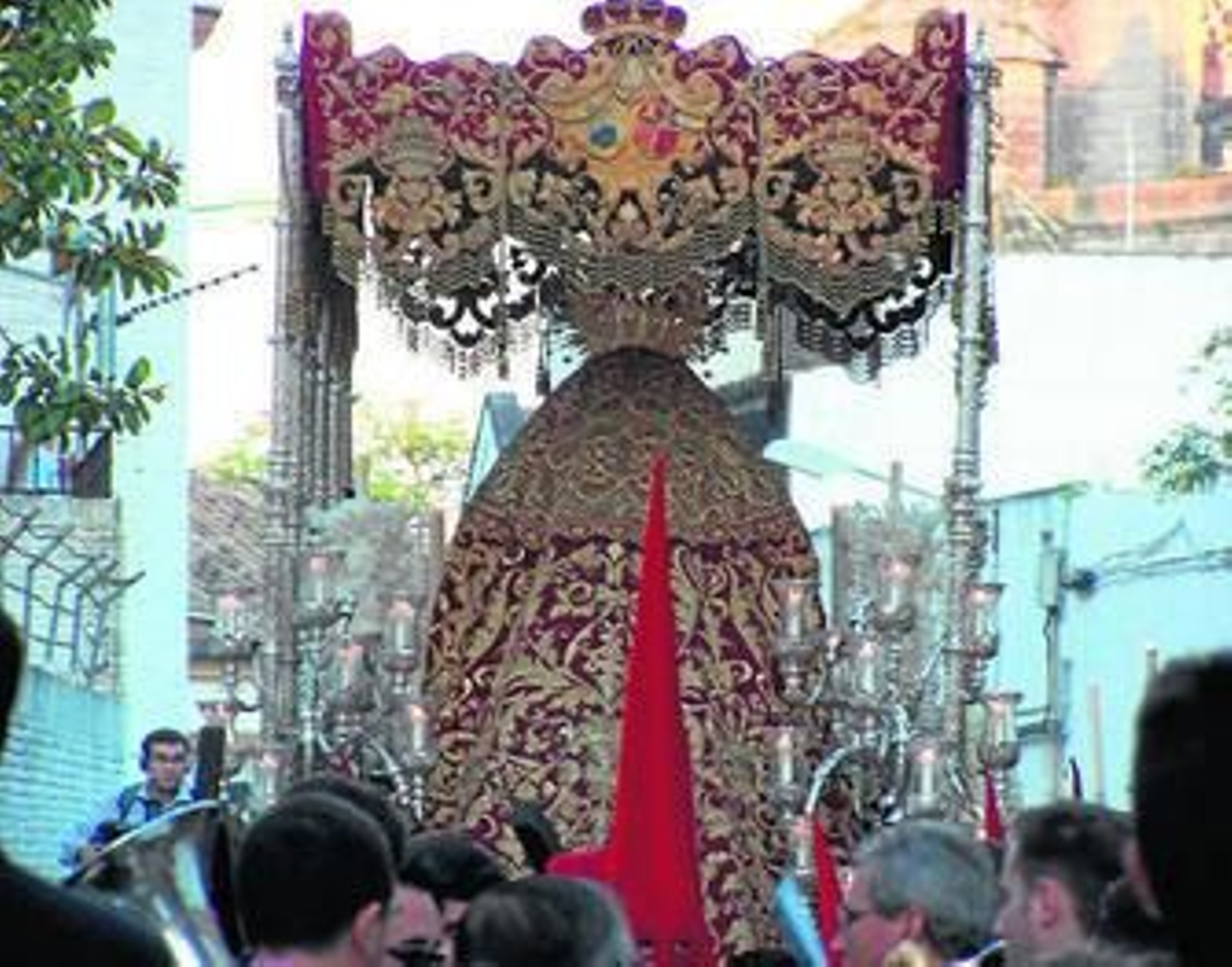 Trasera del palio del Desamparo, posiblemente una de las más bellas de la Semana Santa.