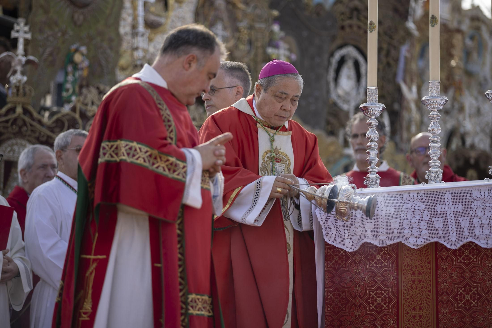 El Rocio 2023: Imágenes de la misa Pontifical del Domingo de Pentecostés