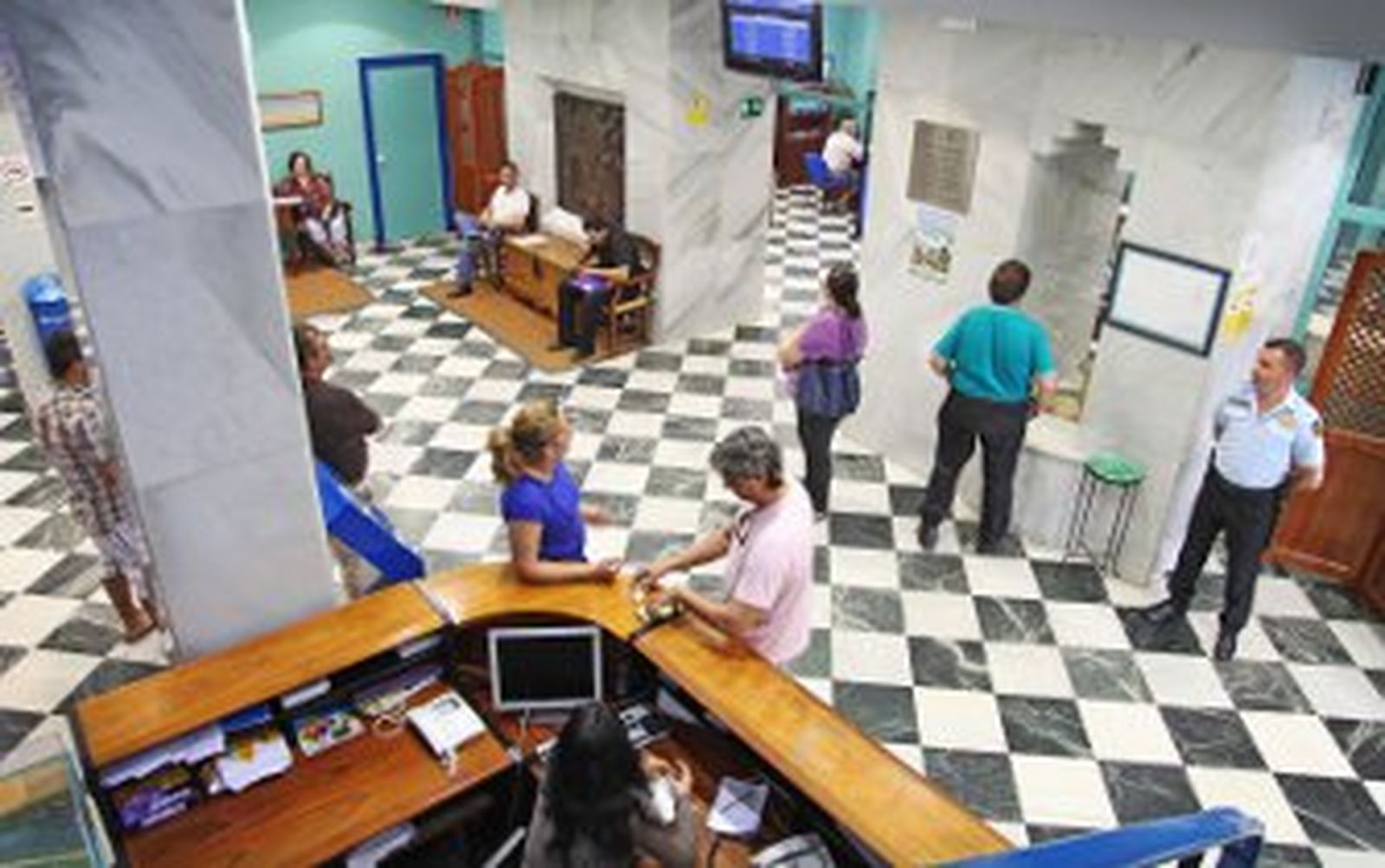 IU: "El PP oculta una subida del recibo del agua del 10%