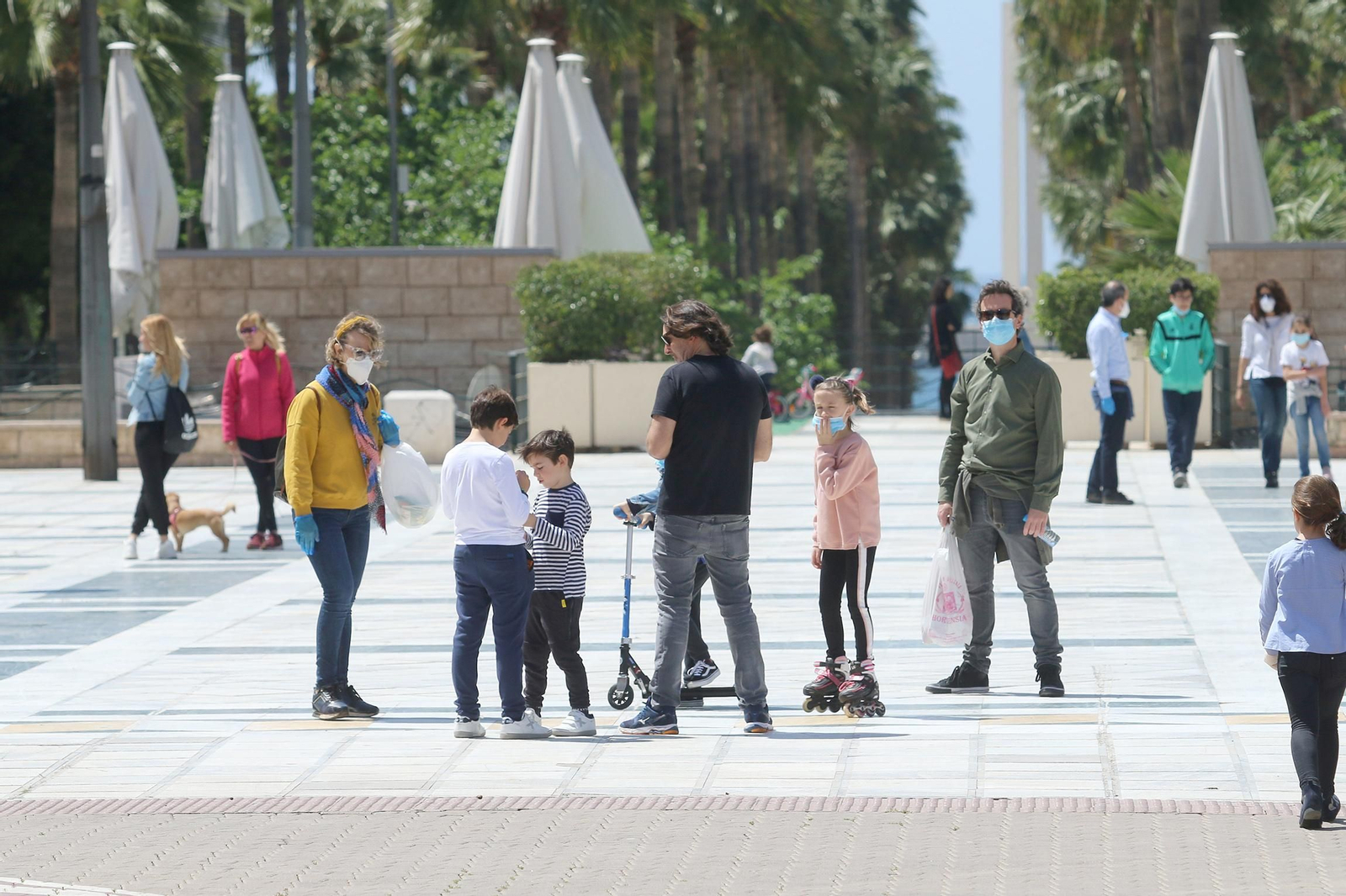 Fotogalería Los niños salen a la calle tras 43 días de confinamiento por coronavirus