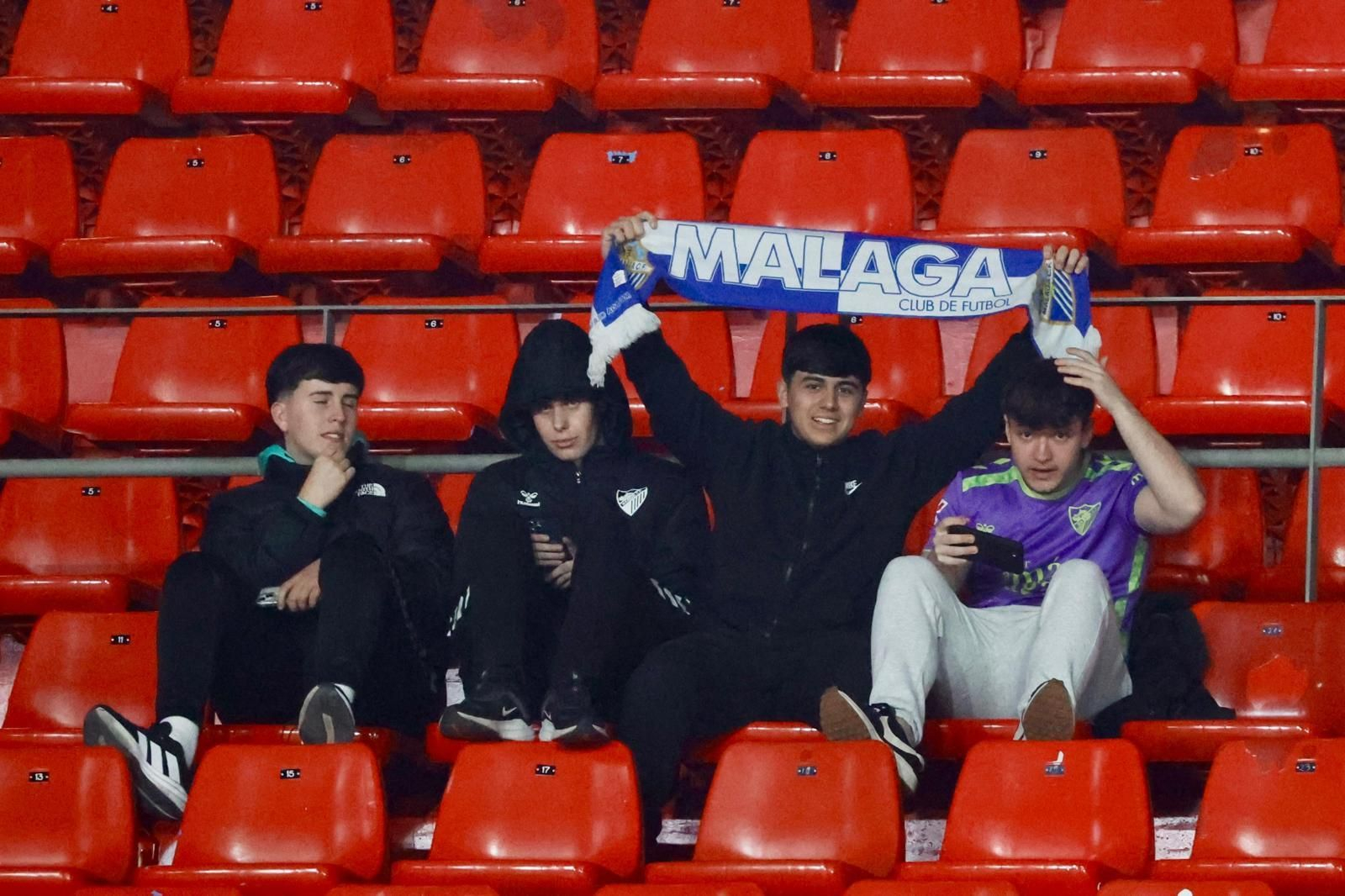 Búscate en las gradas durante el UD Almería-Málaga CF