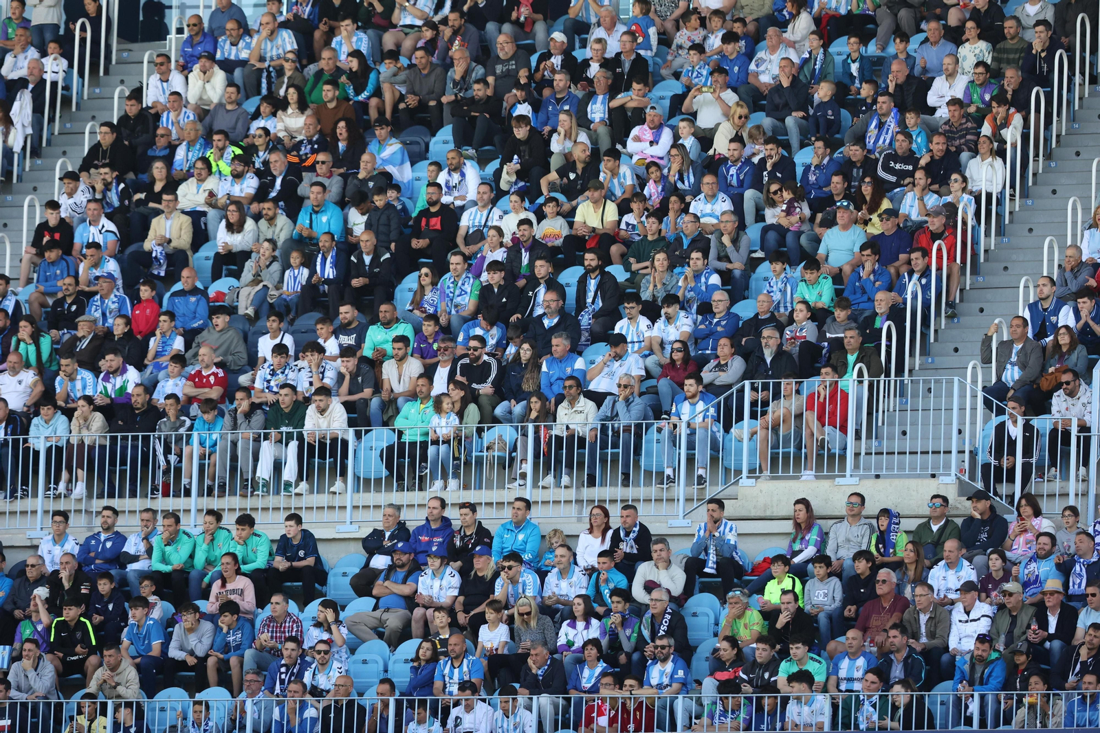 Búscate en las gradas de La Rosaleda durante el Málaga CF - Real Murcia