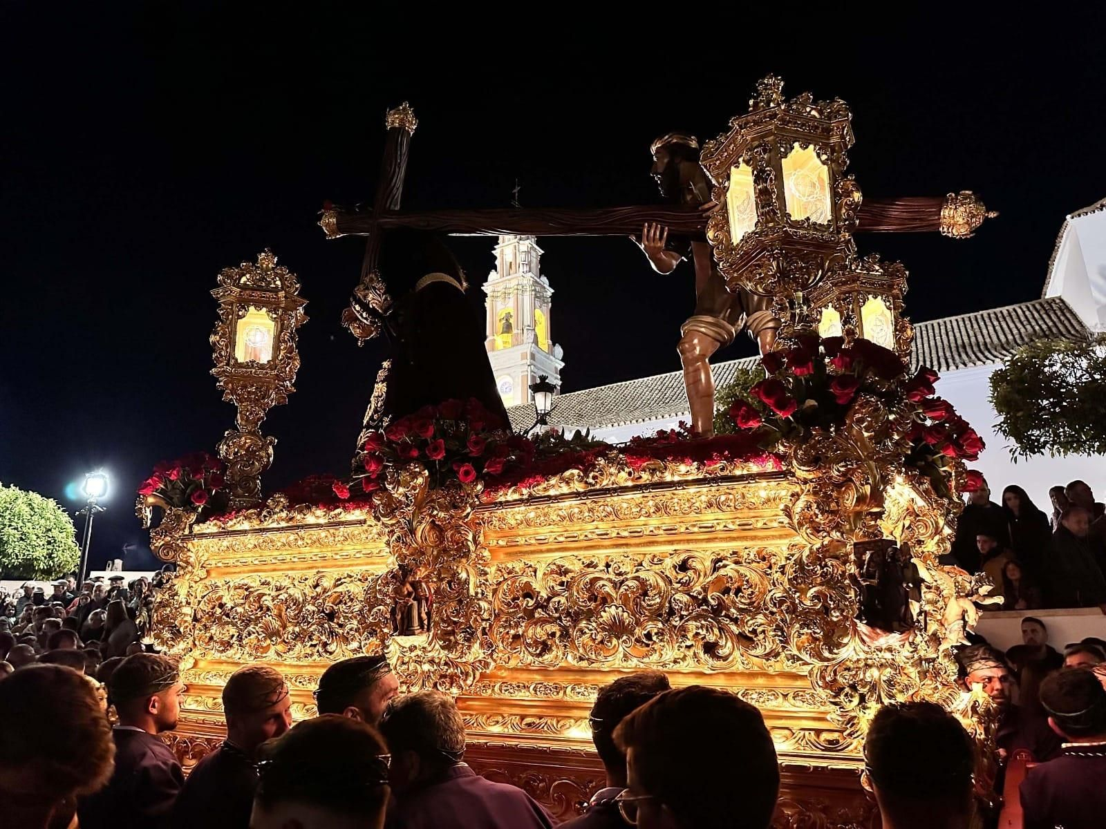 Ni en Sevilla ni en Málaga: La madrugá que tienes que vivir una vez en la vida está en este pueblo de Huelva Ni en Sevilla ni en Málaga: La madrugá que tienes que vivir una vez en la vida está en este pueblo de Huelva