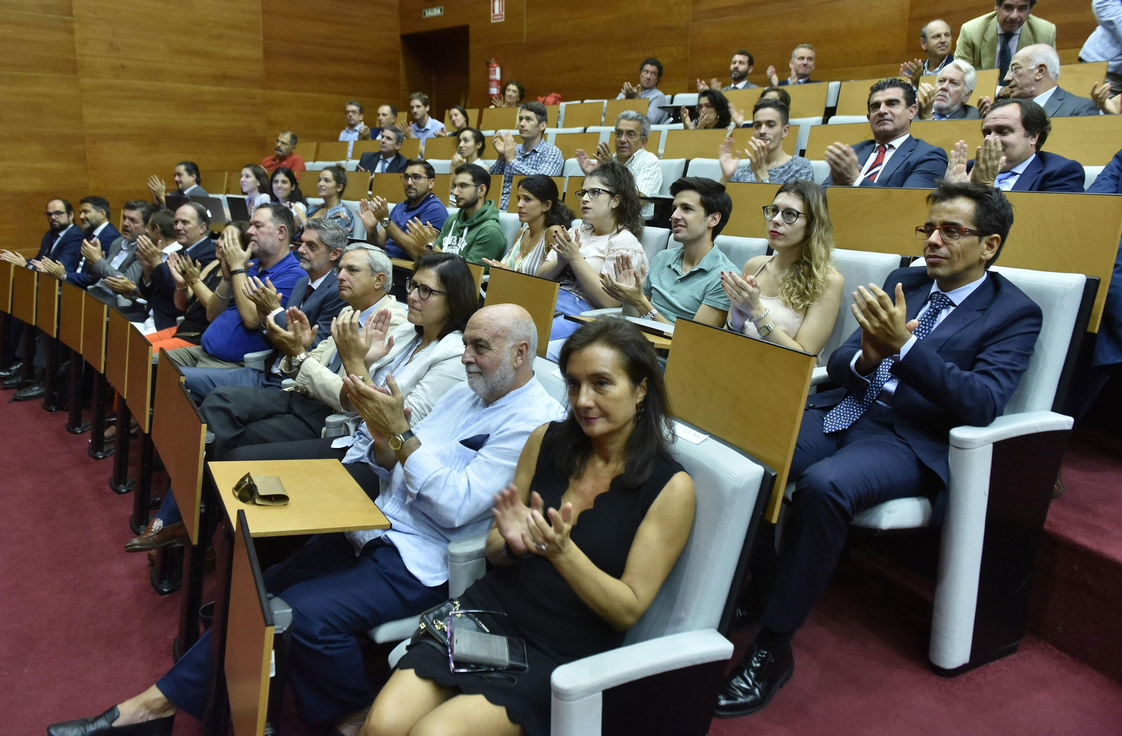 Público presente en el salón de actos de EOI.