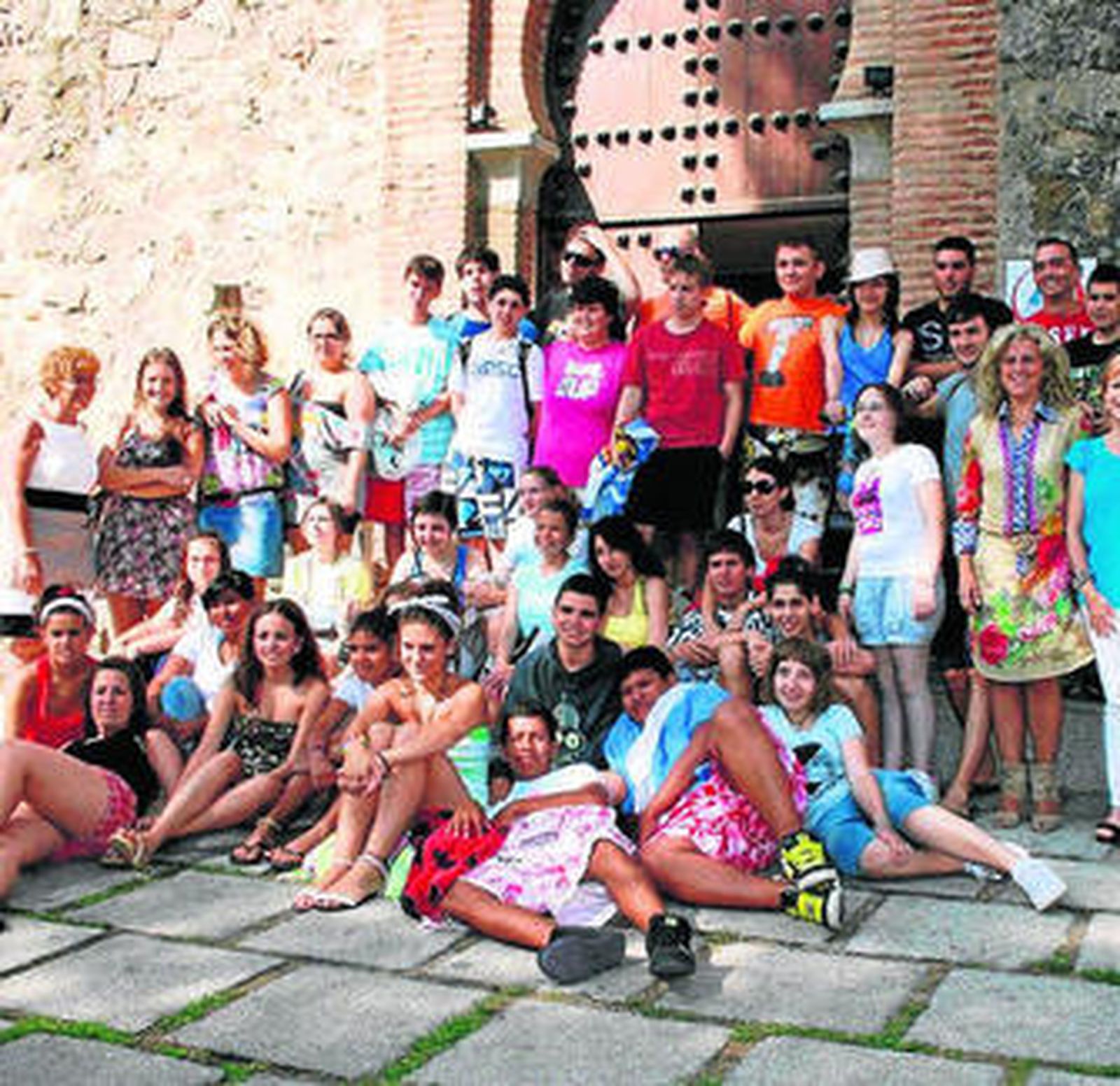 El grupo de jóvenes de campamento.