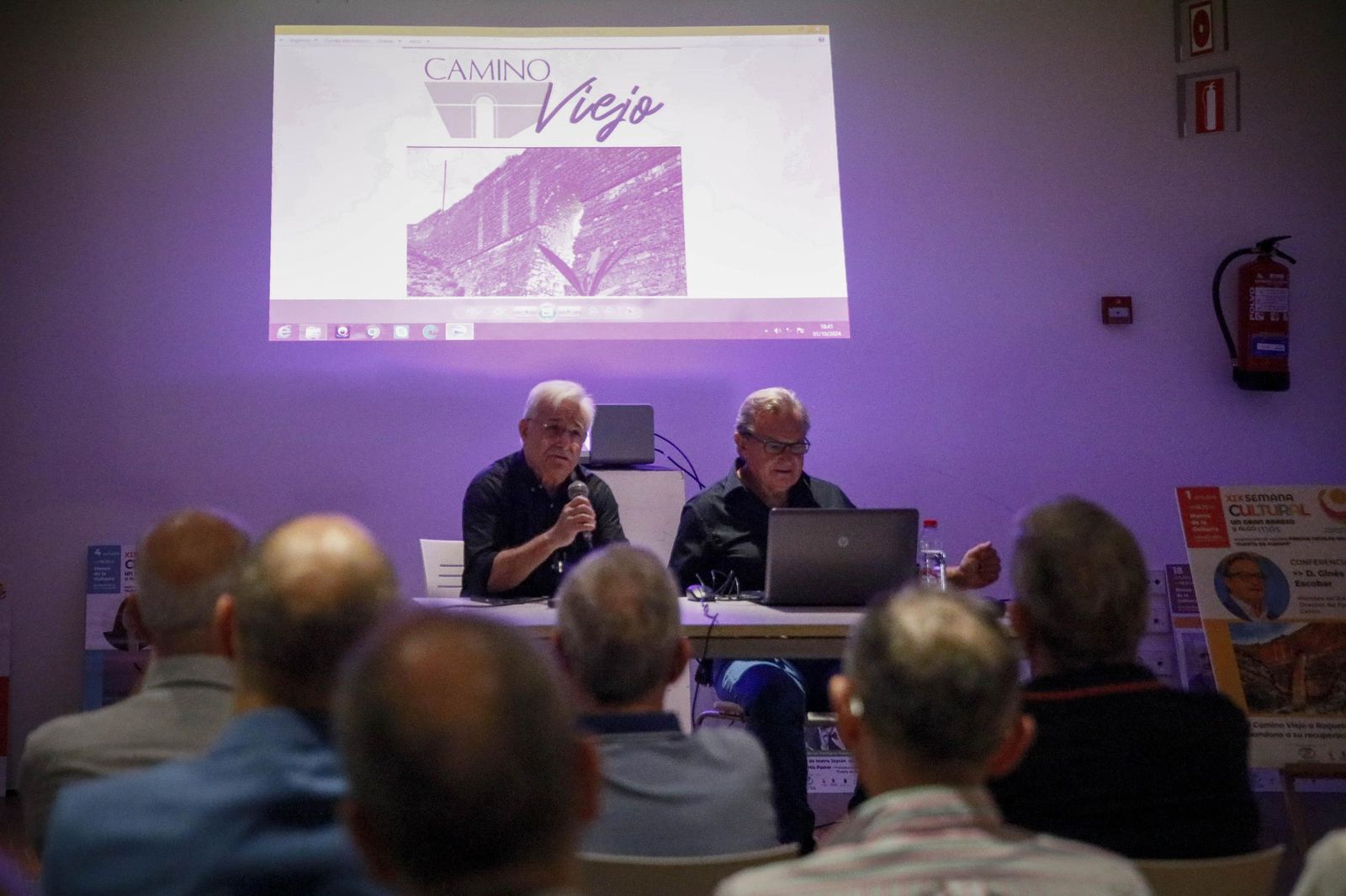 Las imágenes de la conferencia dentro de la "Semana Cultural Puerta Europa" de Ginés Valera en Almería