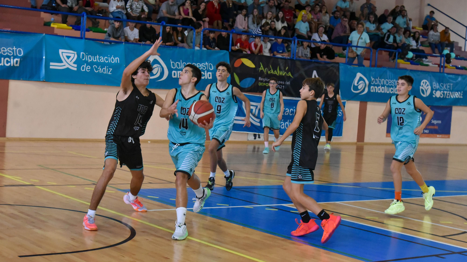 Las fotos de la tercera jornada del Andaluz infantil masculino de baloncesto en La Línea