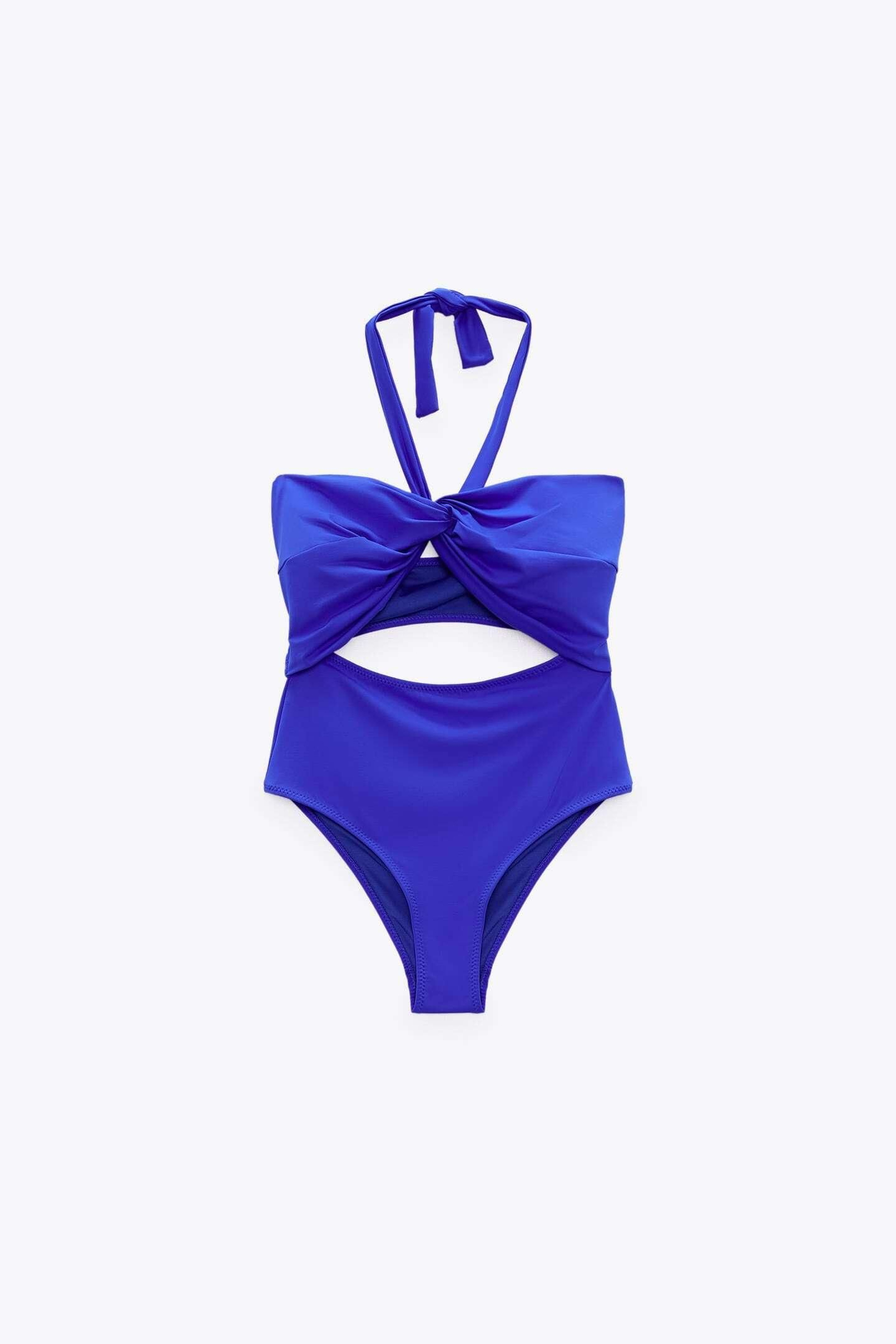 Bañador azul klein y cut out de Zara. Bañador azul klein y cut out de Zara.