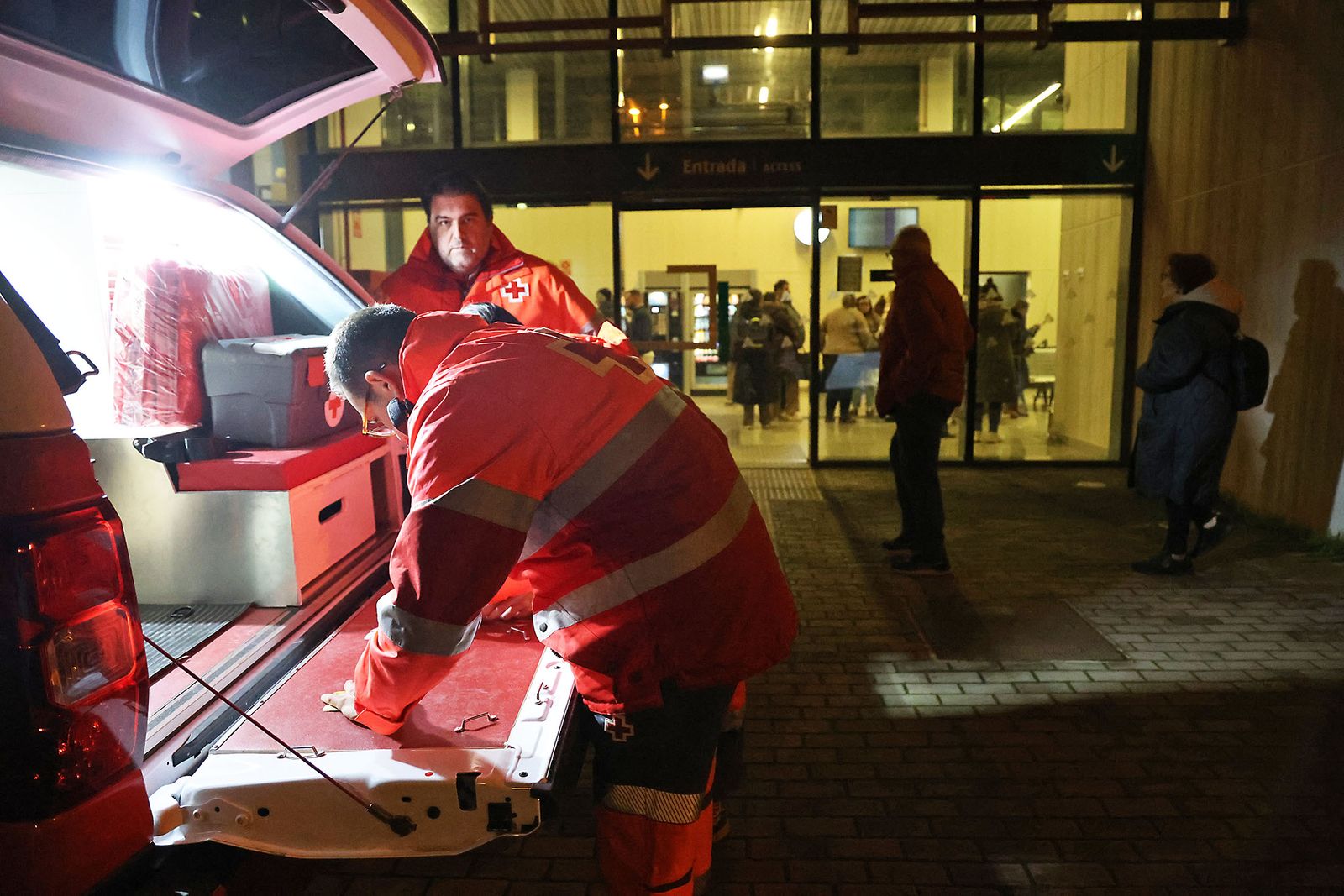 Las Fotografías del dispositivo de urgencia en la estación de Huelva para los afectados por el tren accidentado