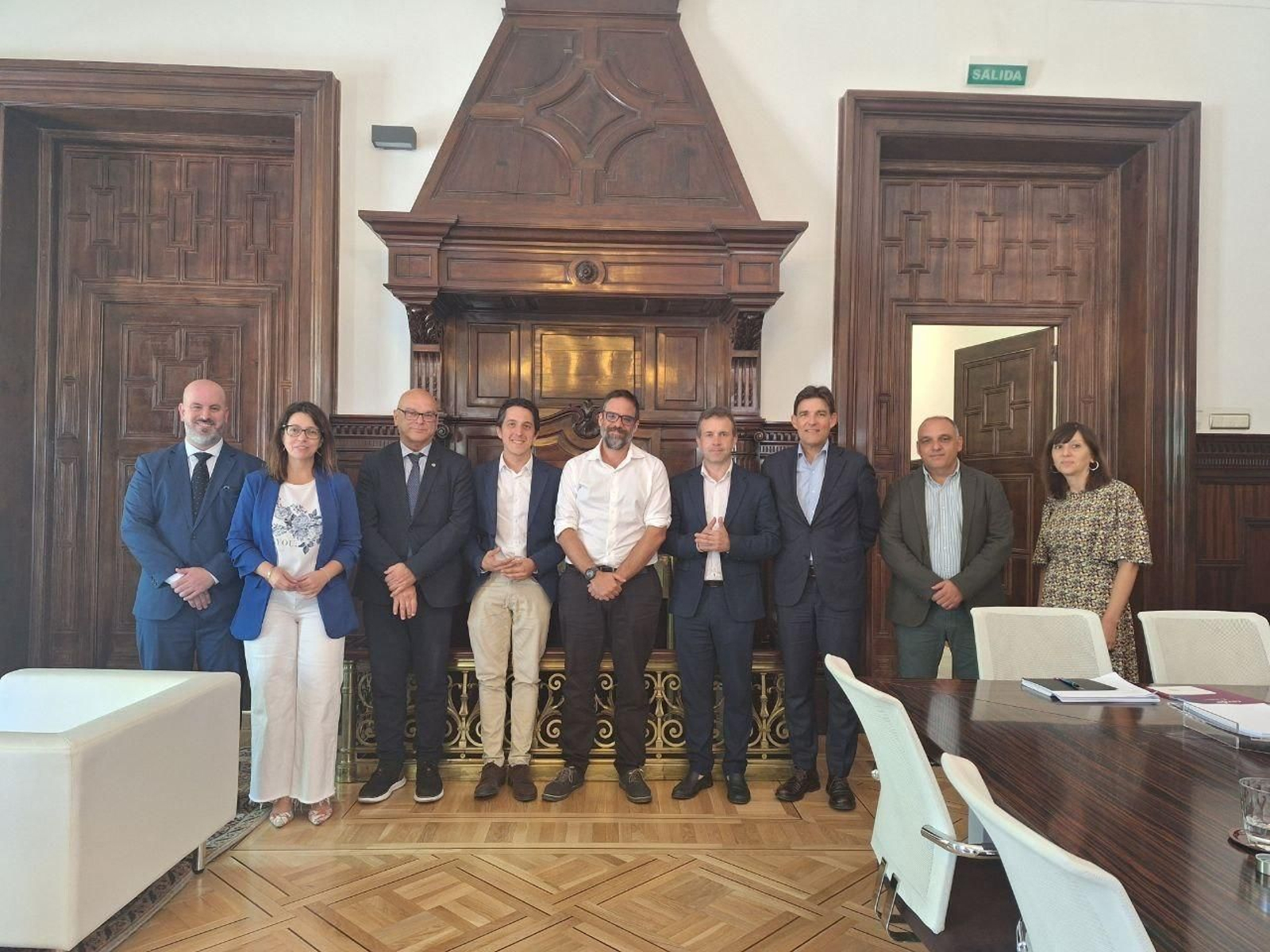 Reunión entre representantes del Ayuntamiento y de Renfe.