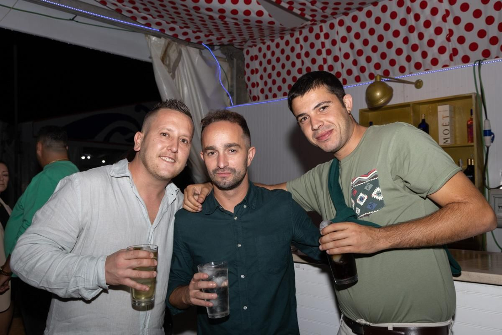 Feria de noche de San Lucas, Concierto de La Plazuela y La Mona Chita Rock, en imágenes