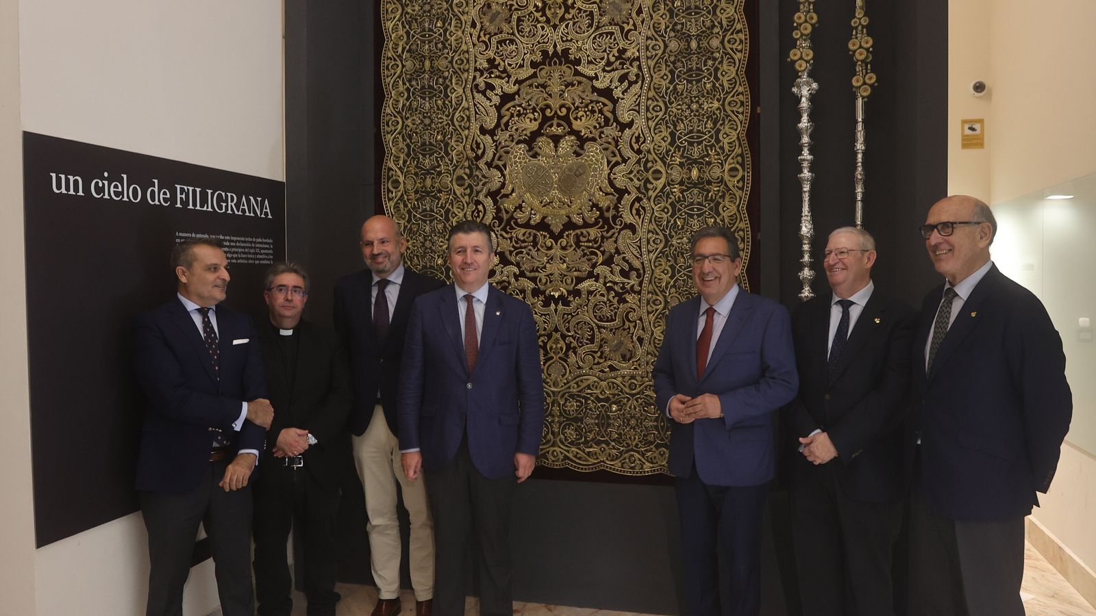 Las autoridades durante la inauguración.