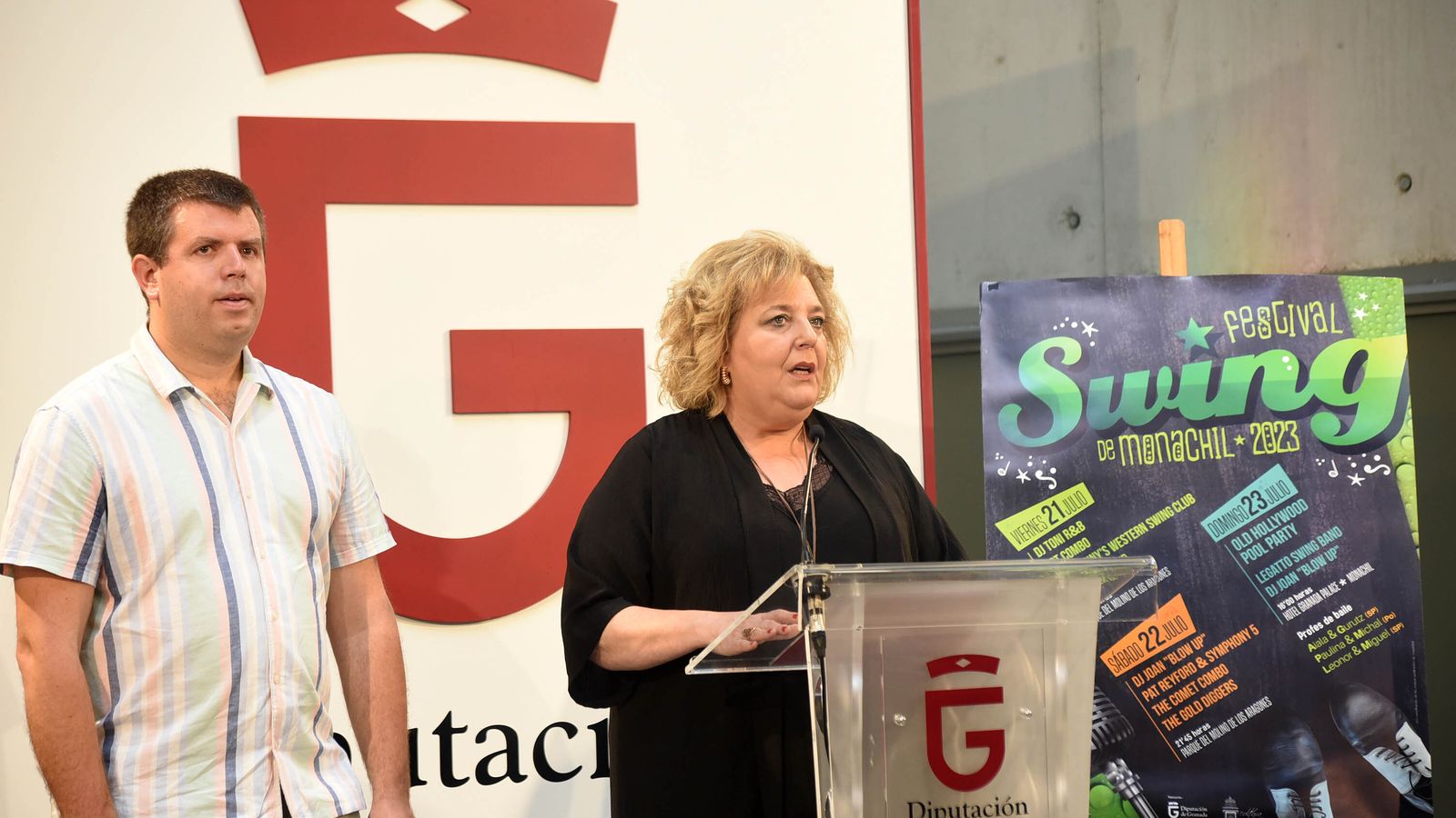 La vicepresidenta primera de la diputación y el alcalde de Monachil en funciones en la presentación del festival