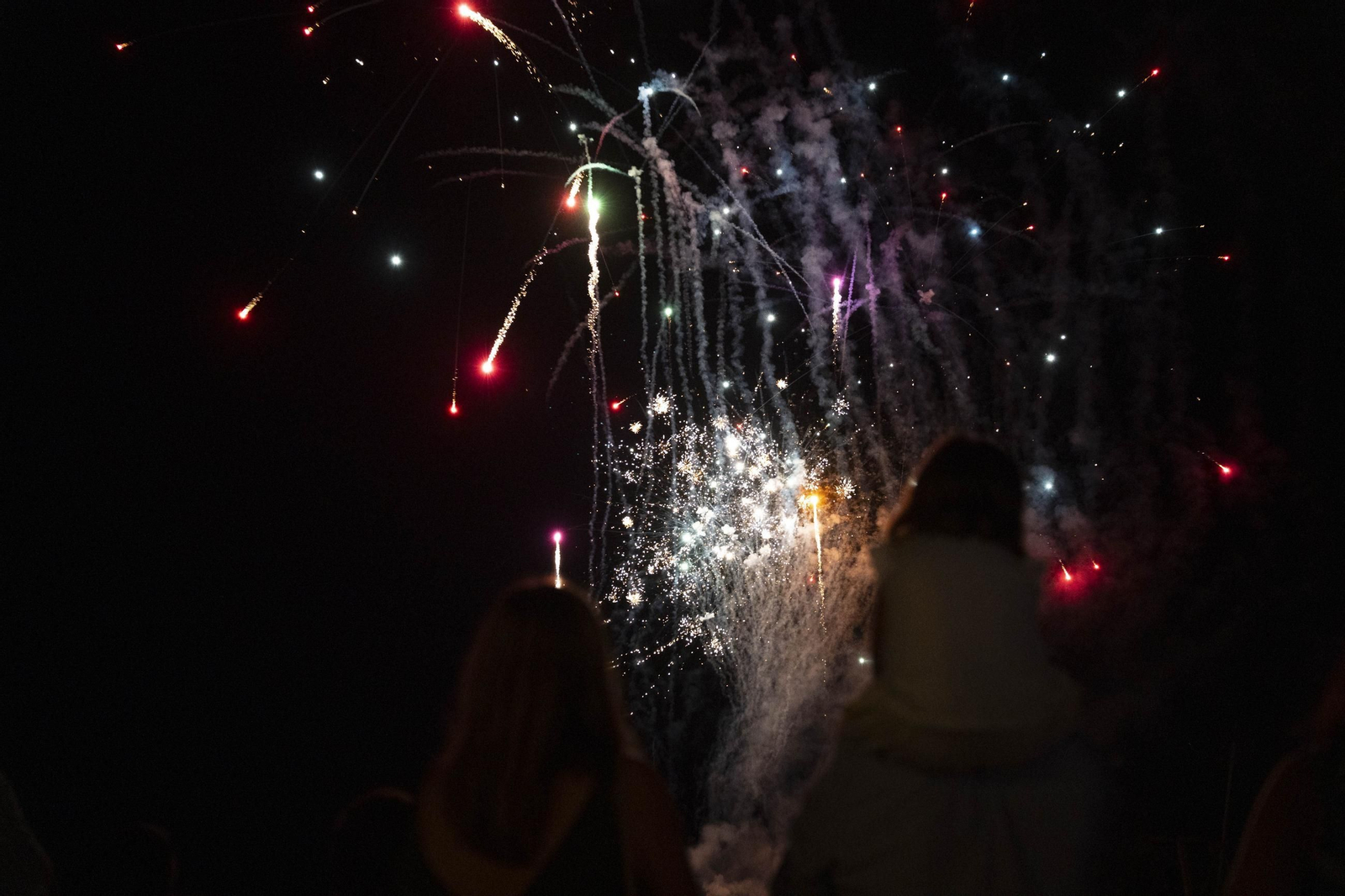 Las mejores imágenes del espectáculo piromusical que da cierre a la feria de Almería
