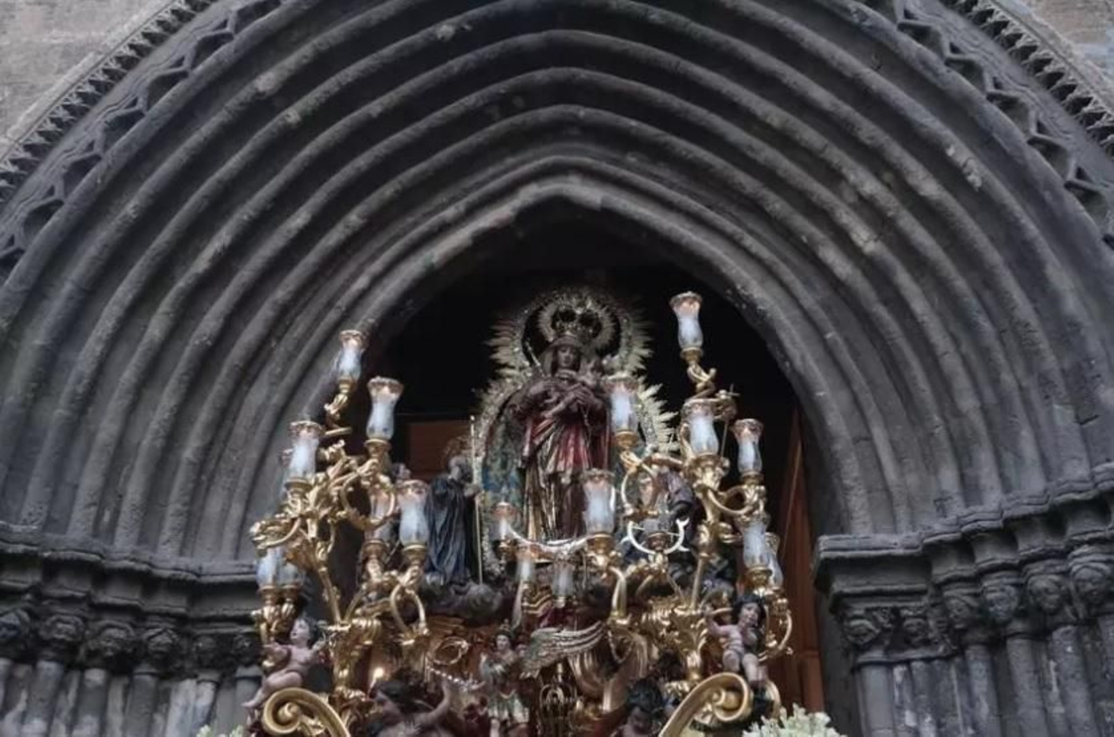 La Reina de Todos los Santos no saldrá este año de su templo