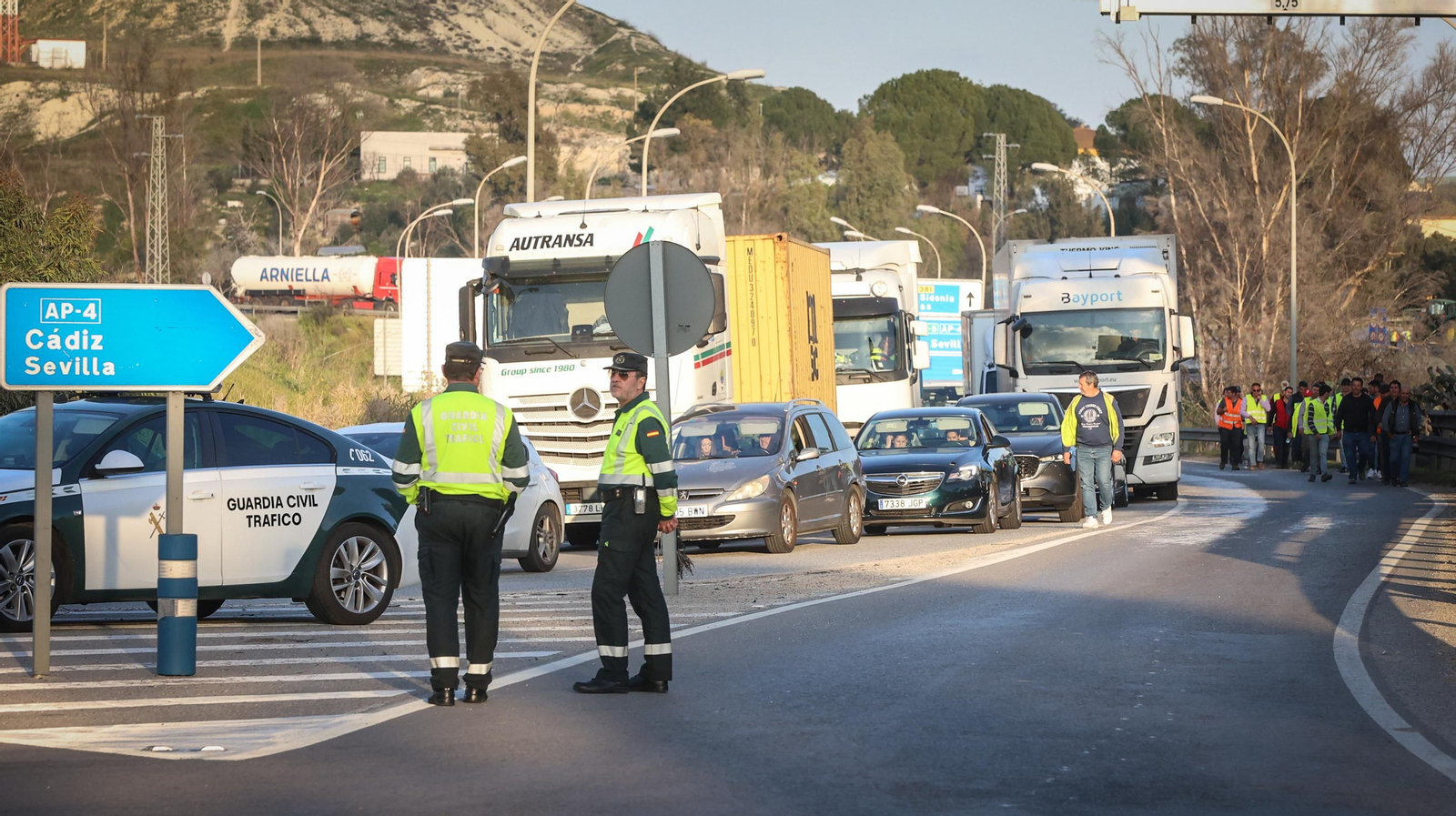 Caos en la cartuja para entrar y salir de Jerez