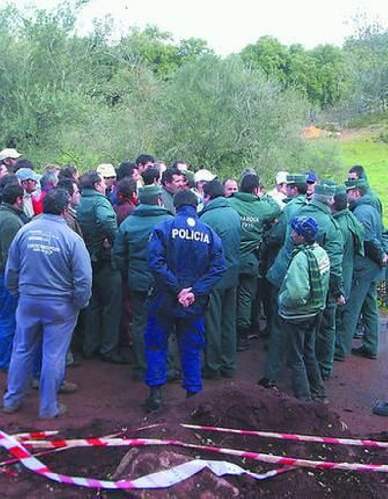 La Guardia Civil para en seco a los vecinos.