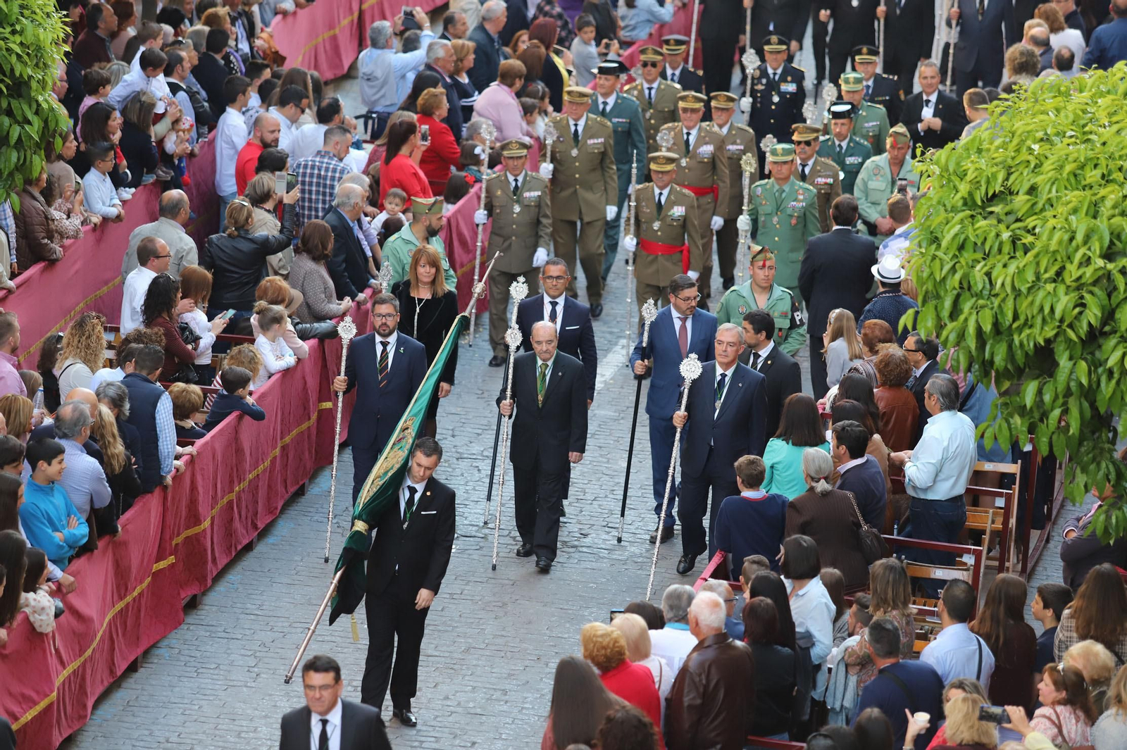 Procesión del Cristo de la Vera Cruz, escoltado por la Legión en las calles de Huelva