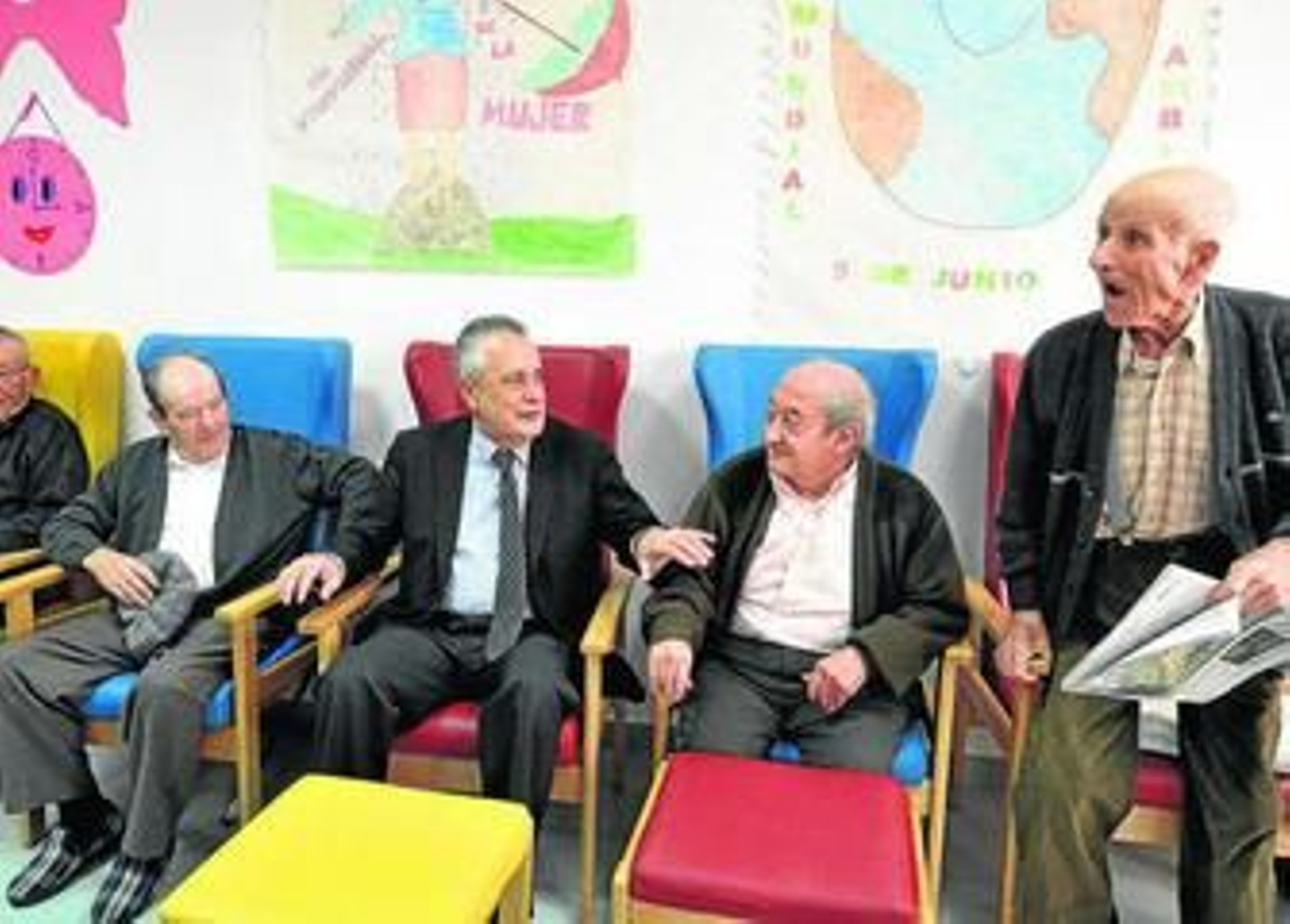 José Antonio Griñán, ayer en la visita a un centro de día para mayores en Órgiva.