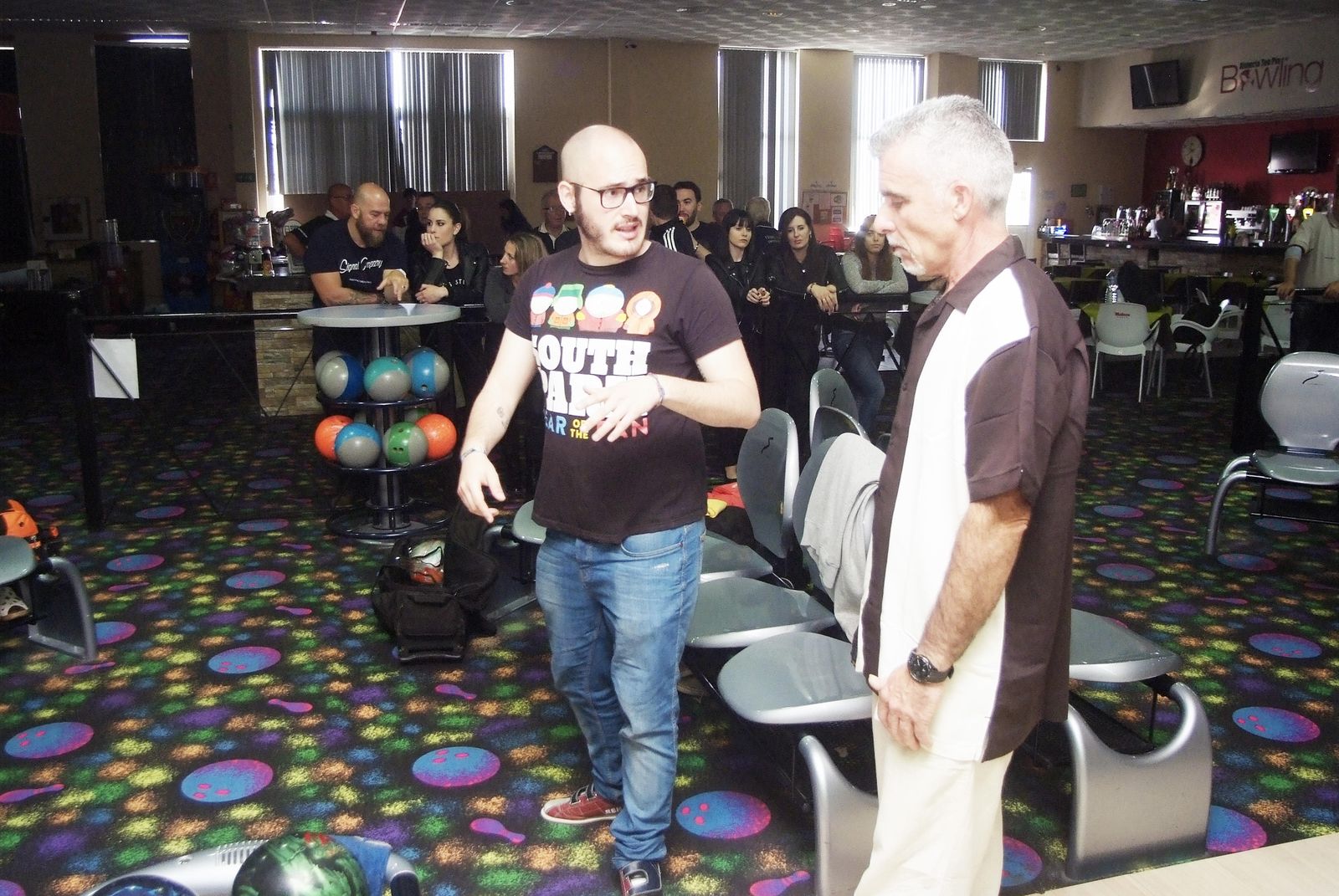 César Lorente dirigiendo a Álvaro Gijón y Luis Jiménez en una escena del corto.