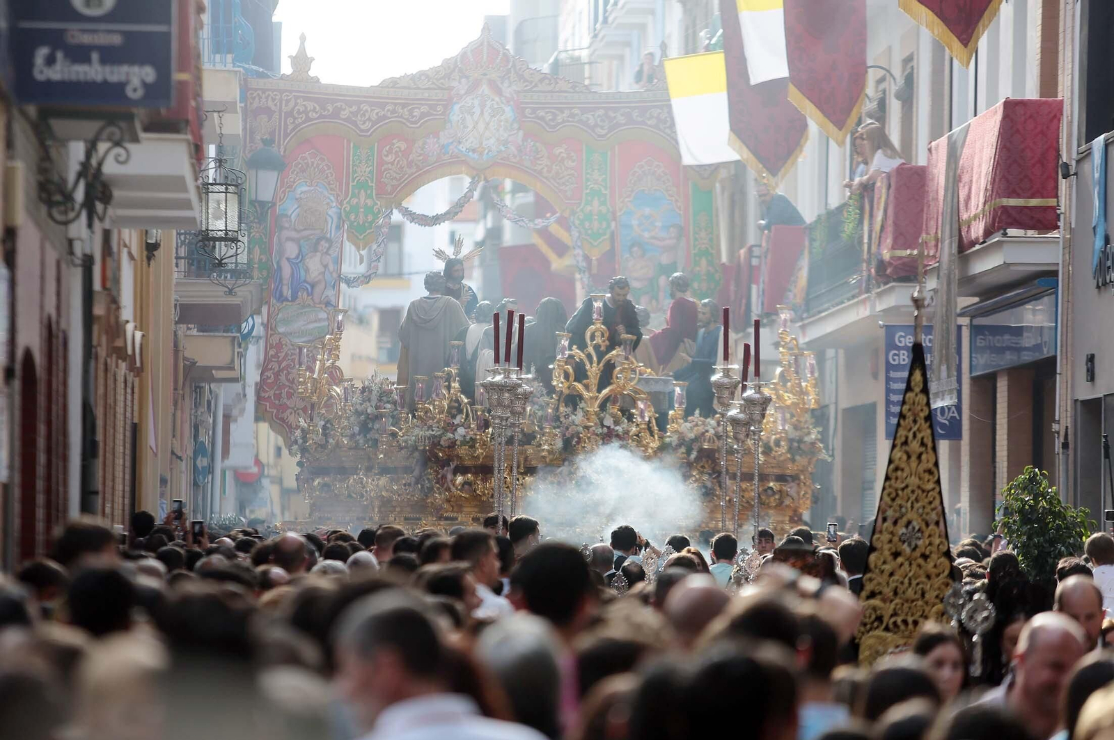 Imágenes de la imposición de la Medalla de Oro de Huelva al Cristo del Amor