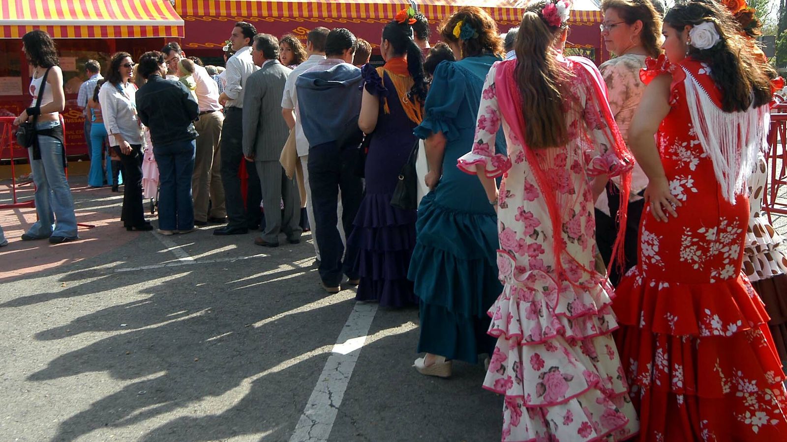 Cola para coger el bus de El Prado.