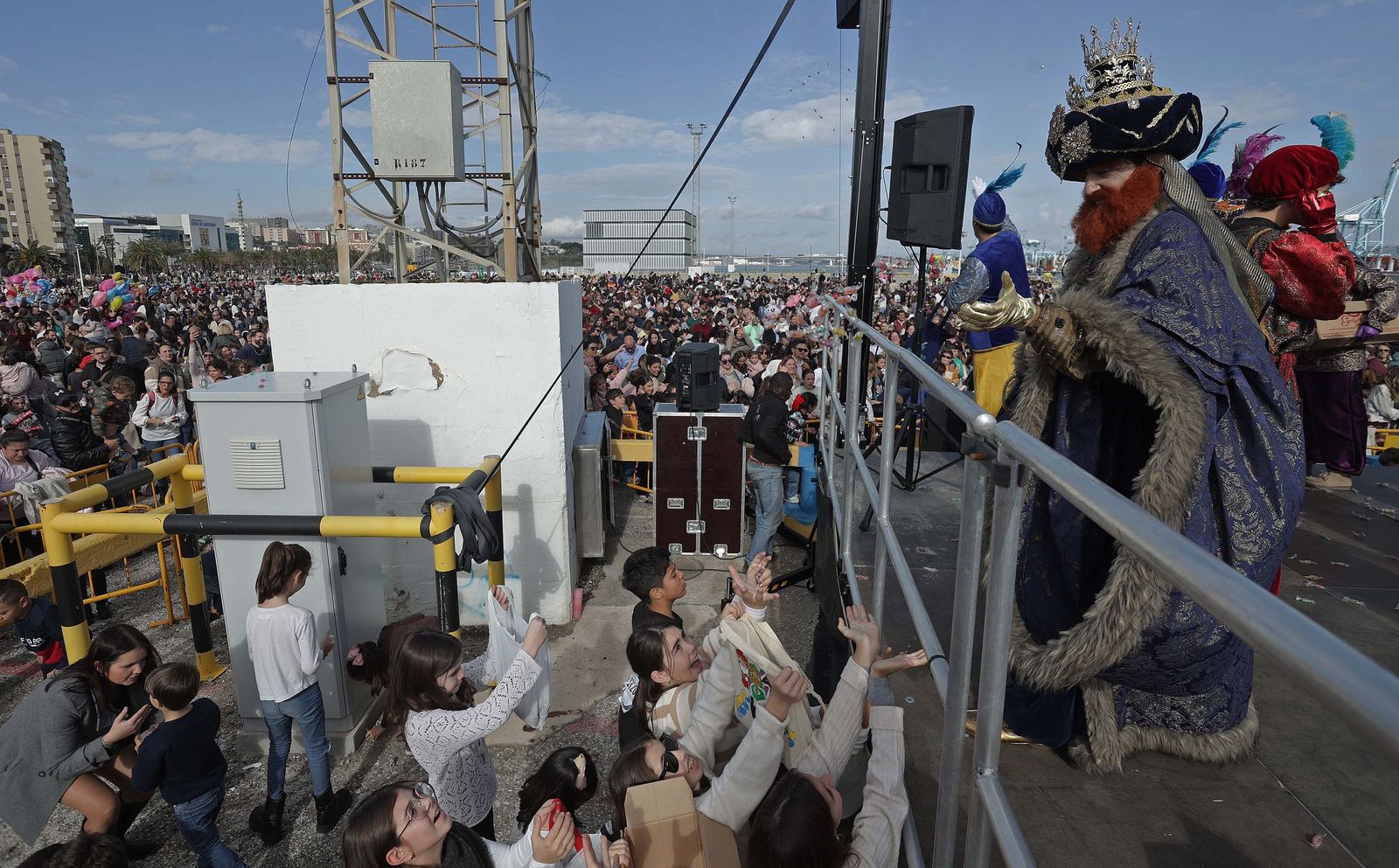 Búscate en el multitudinario arrastre de latas 2026 en Algeciras
