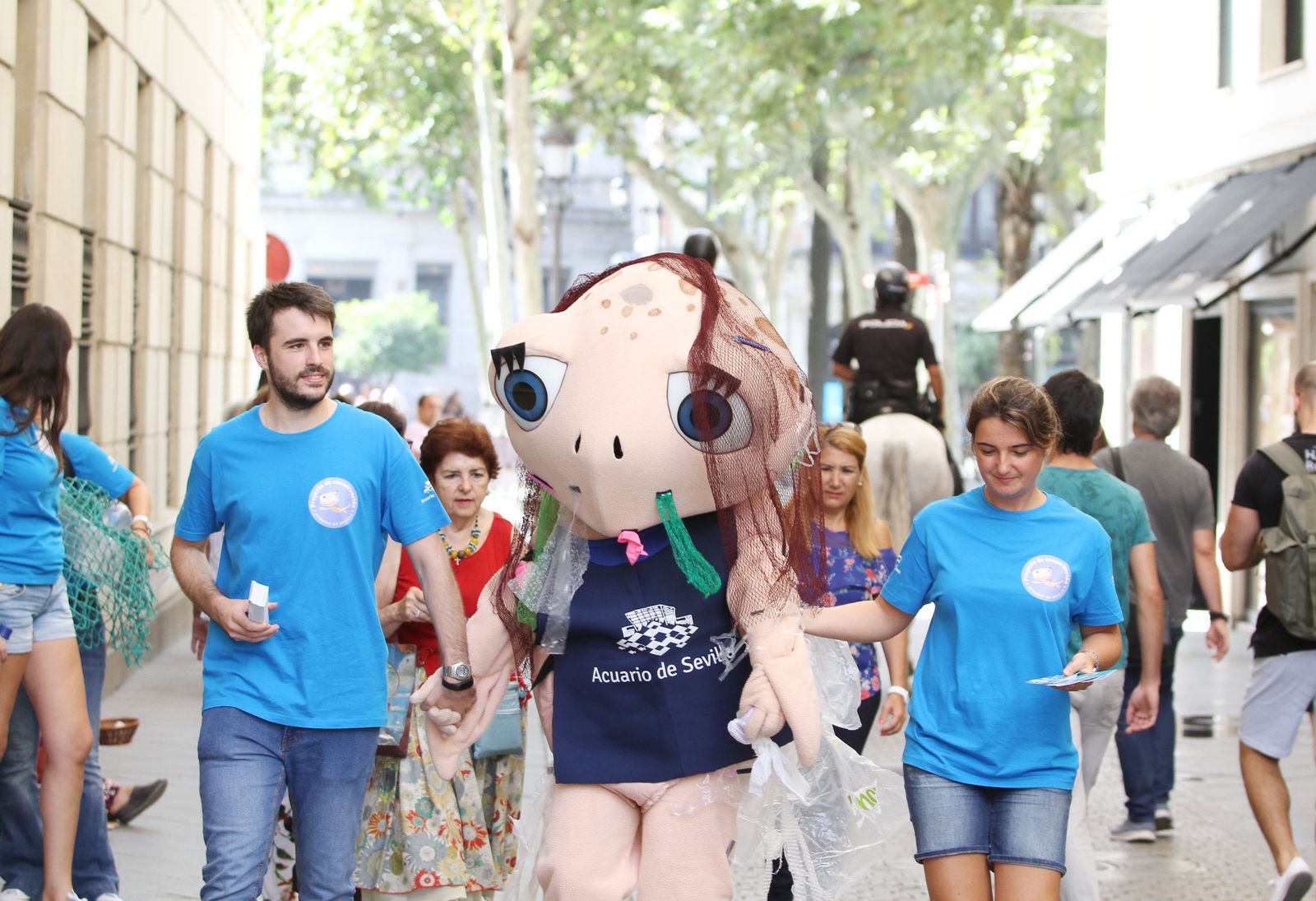 La tortuga Chelo del Acuario de Sevilla da comienzo a una acción de concienciación para difundir la cultura oceánica