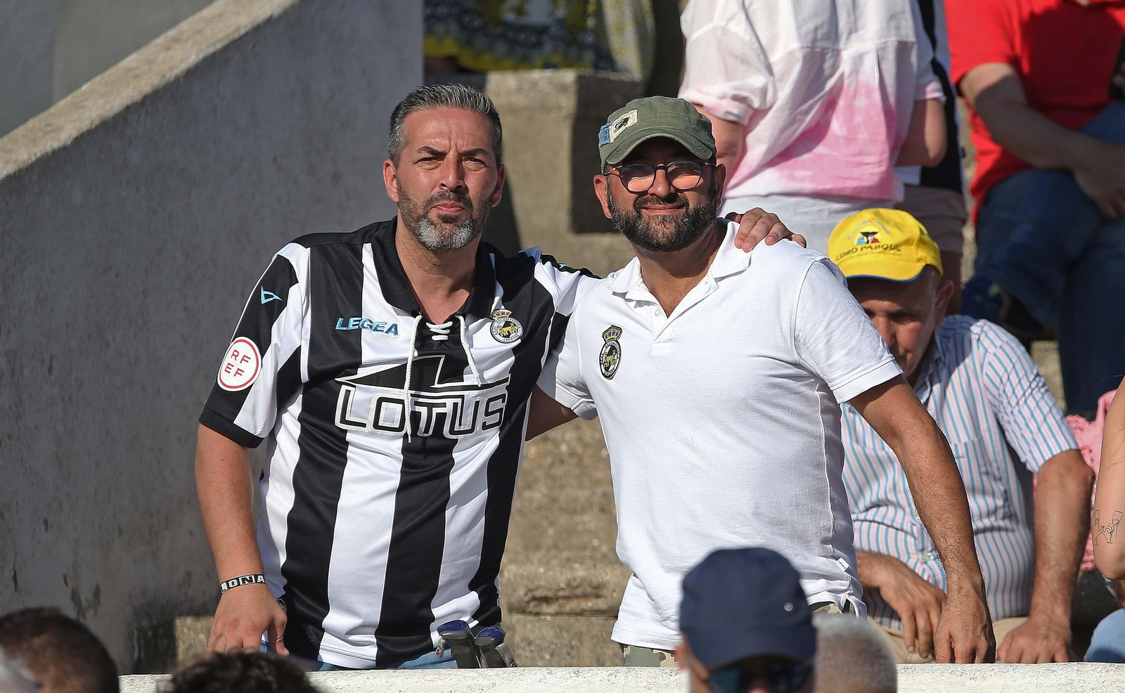 Fotos de la afición durante el Balona - Córdoba en el estadio municipal de La Línea